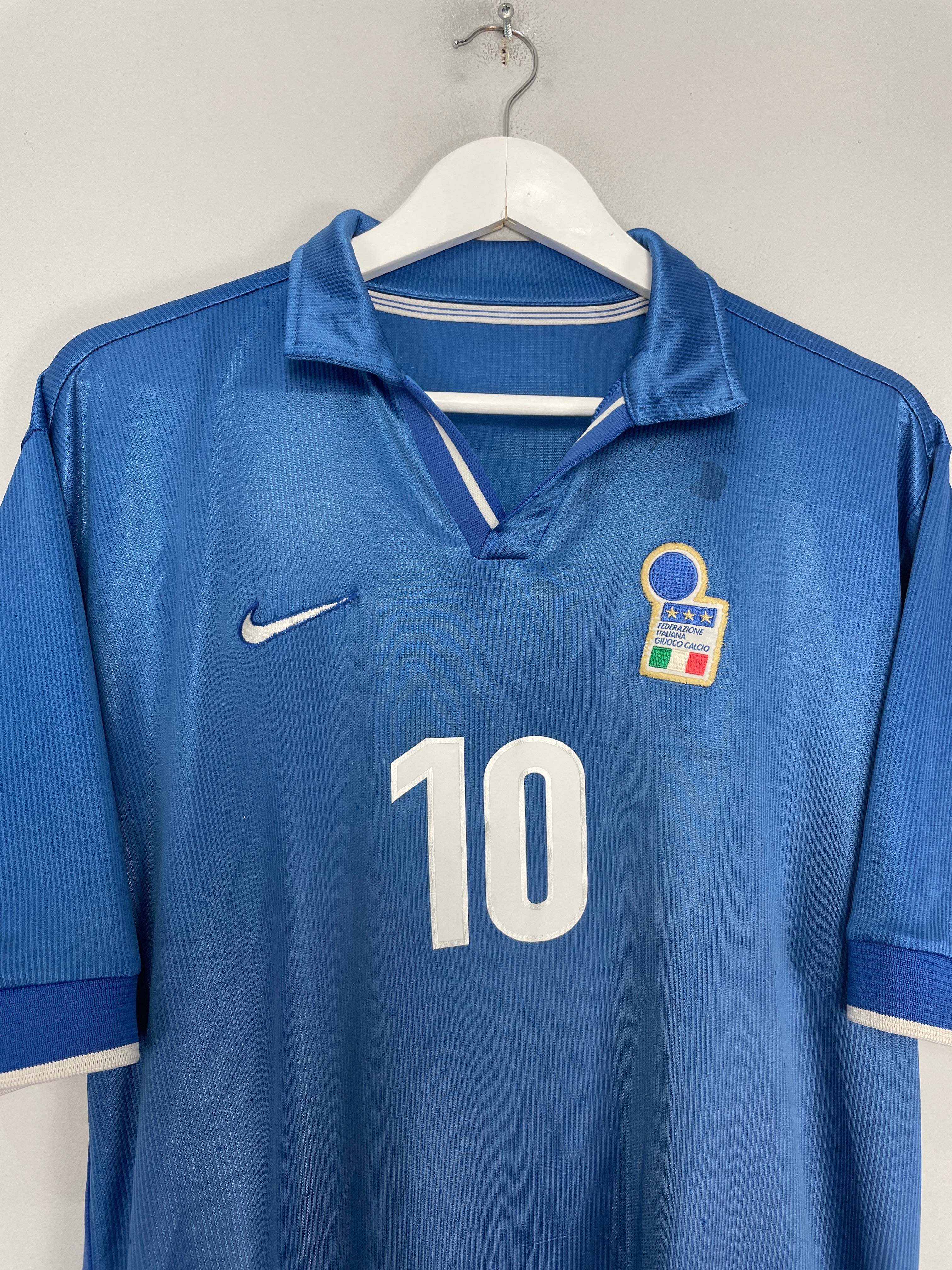Shop 1997/98 ITALY DEL PIERO #10 HOME SHIRT (L) NIKE, classic football shirts, vintage football shirts & retro soccer jerseys at Cult Kits
