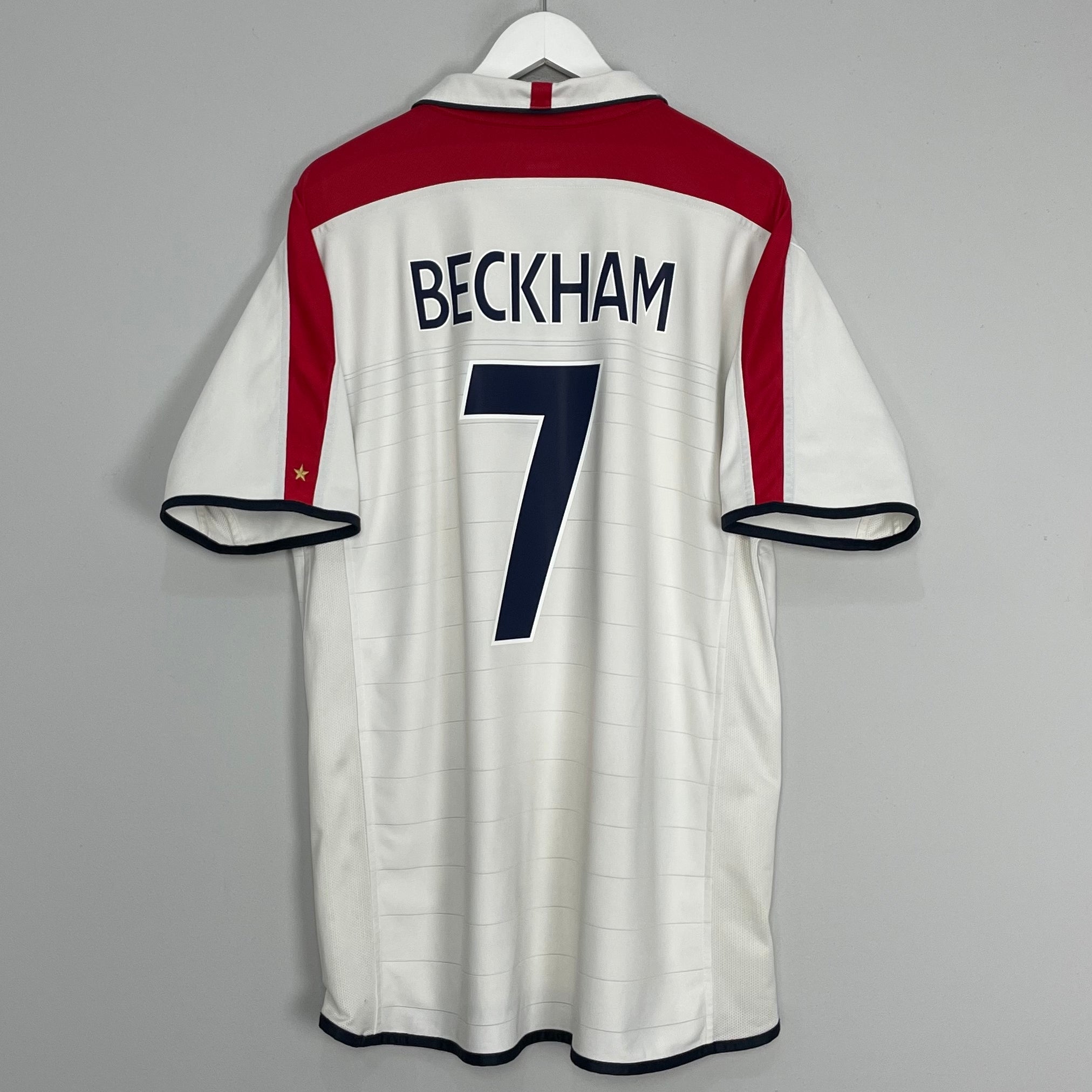 Shop 2003/05 ENGLAND BECKHAM #7 HOME SHIRT (XL) UMBRO, classic football shirts, vintage football shirts & retro soccer jerseys at Cult Kits