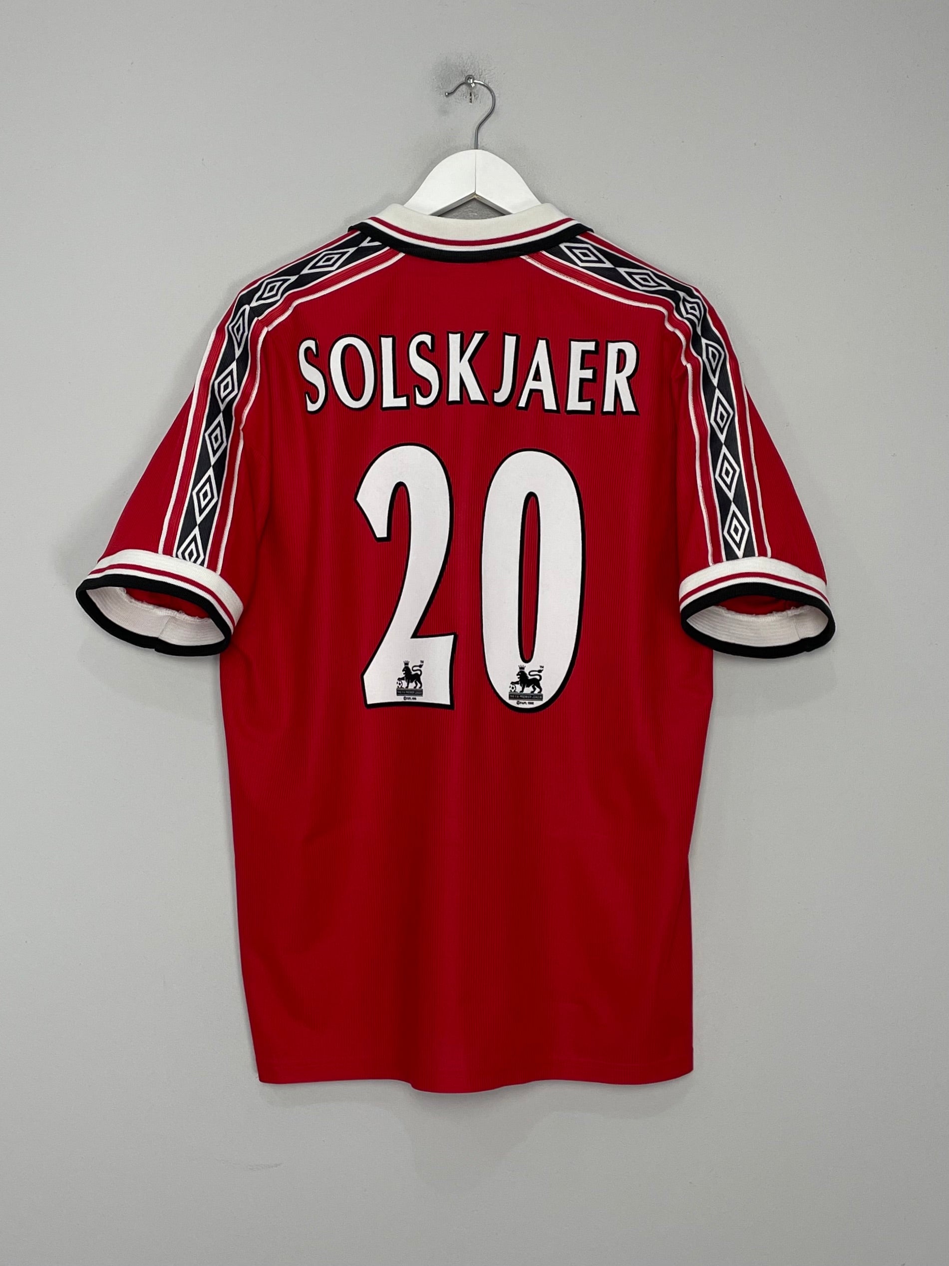 Shop 1998/00 MANCHESTER UNITED SOLSKJAER #20 HOME SHIRT (XL) UMBRO, classic football shirts, vintage football shirts & retro soccer jerseys at Cult Kits