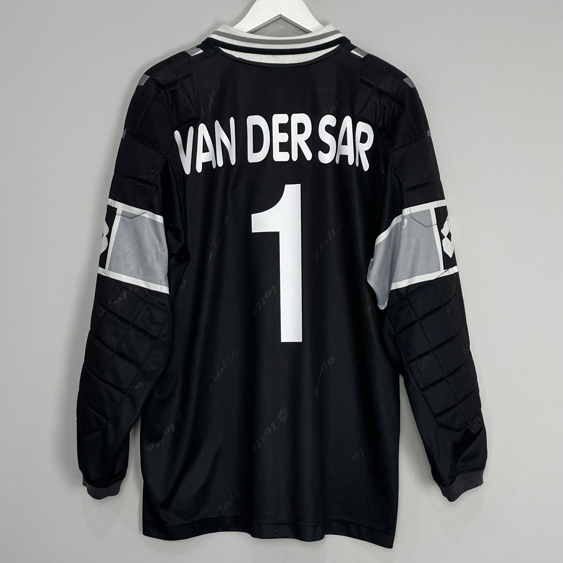 Shop 2000/01 JUVENTUS VAN DER SAR #1 GK SHIRT (XL) LOTTO, classic football shirts, vintage football shirts & retro soccer jerseys at Cult Kits