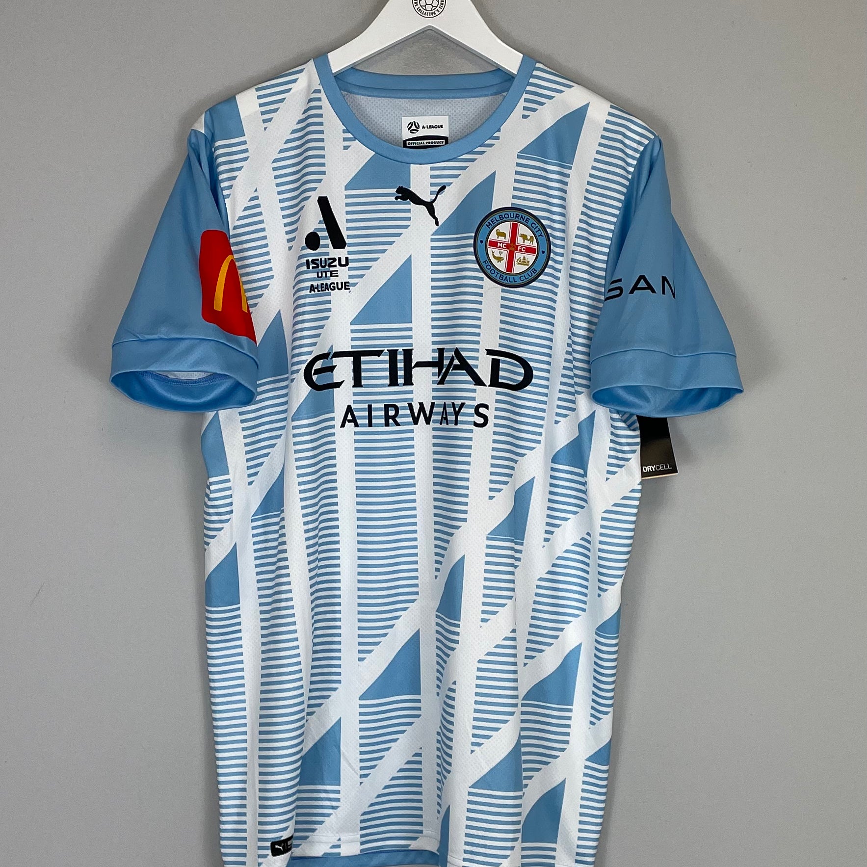Shop 2023/24 MELBOURNE CITY *BNWT* TRAINING SHIRT (M) PUMA, classic football shirts, vintage football shirts & retro soccer jerseys at Cult Kits