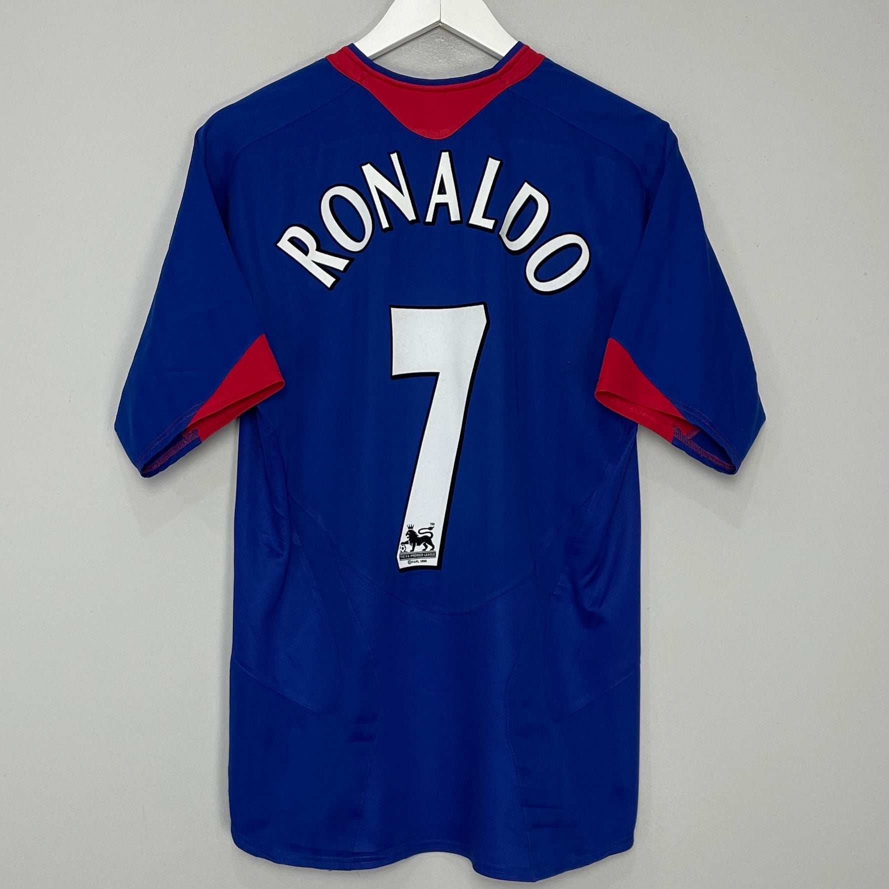 Shop 2005/06 MANCHESTER UNITED RONALDO #7 AWAY SHIRT (M) NIKE, classic football shirts, vintage football shirts & retro soccer jerseys at Cult Kits