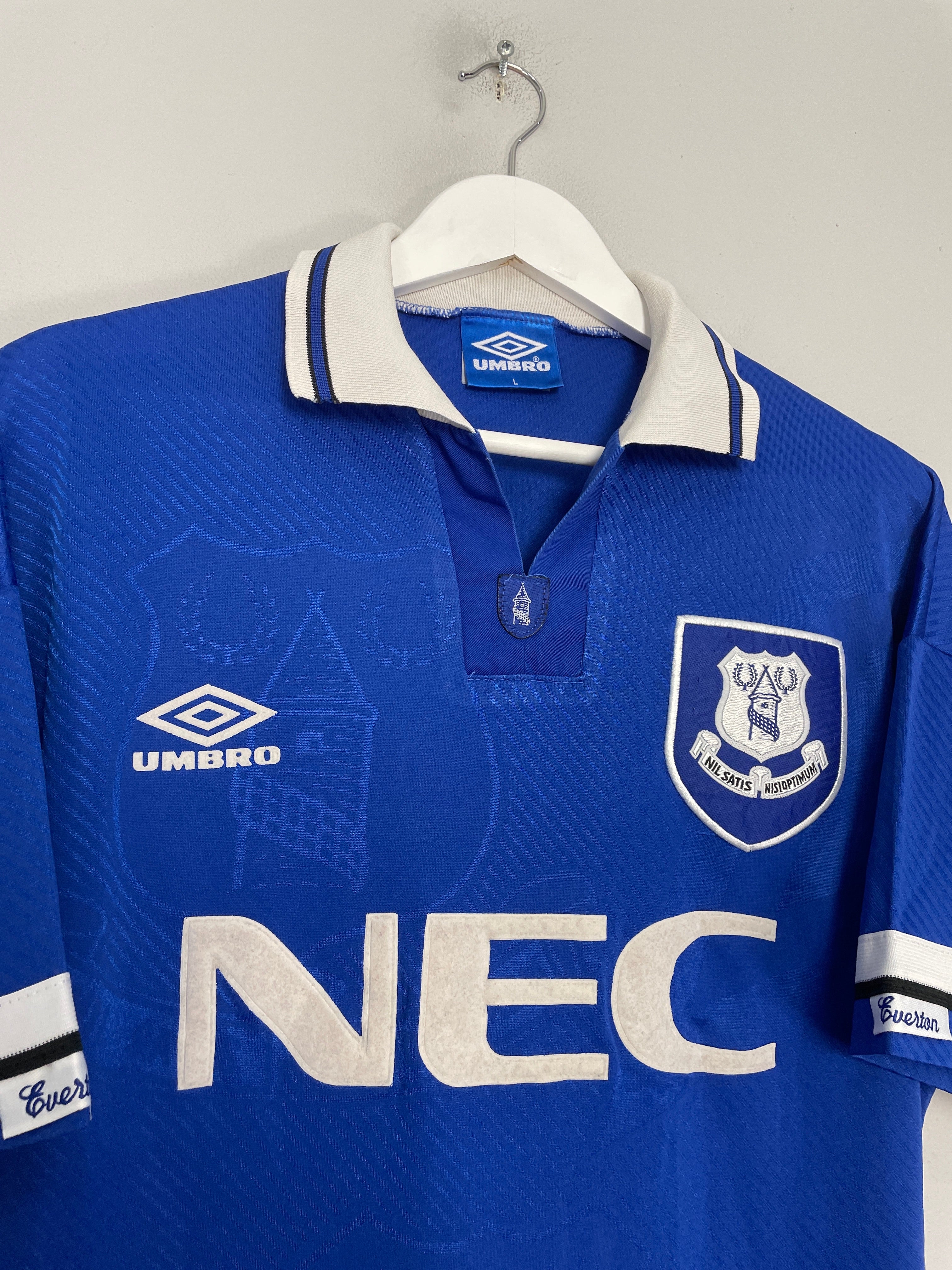 Shop 1993/95 EVERTON HOME SHIRT (L) UMBRO, classic football shirts, vintage football shirts & retro soccer jerseys at Cult Kits