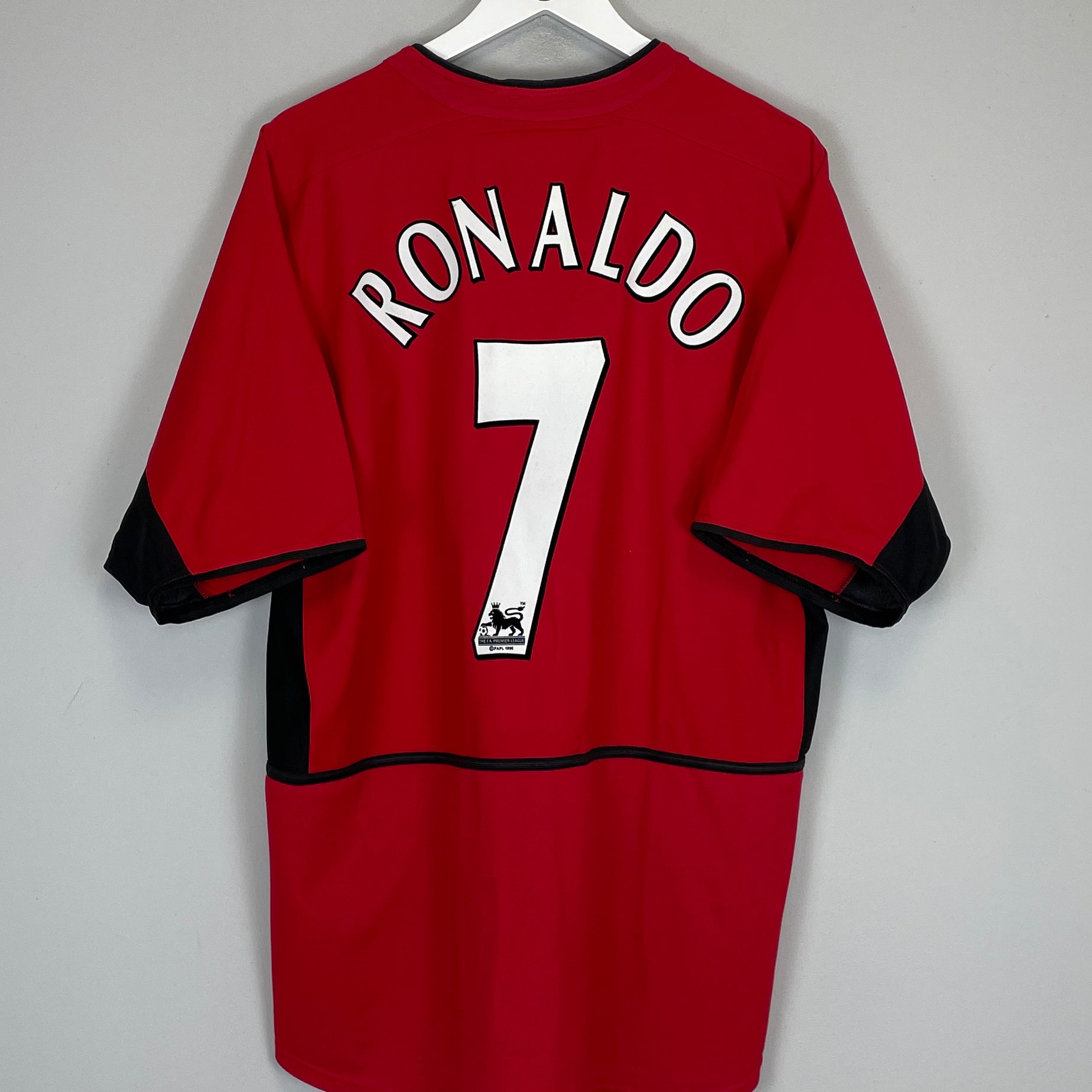 Shop 2002/04 MANCHESTER UNITED RONALDO #7 HOME SHIRT (XL) NIKE, classic football shirts, vintage football shirts & retro soccer jerseys at Cult Kits