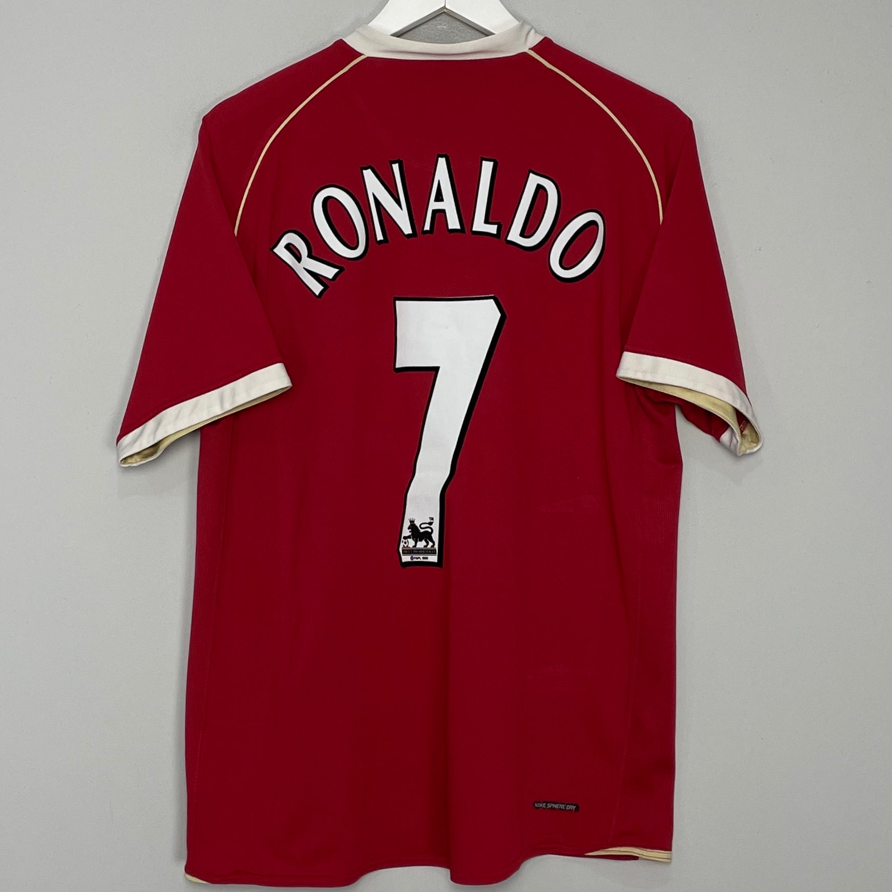 Shop 2006/07 MANCHESTER UNITED RONALDO #7 HOME SHIRT (M) NIKE, classic football shirts, vintage football shirts & retro soccer jerseys at Cult Kits