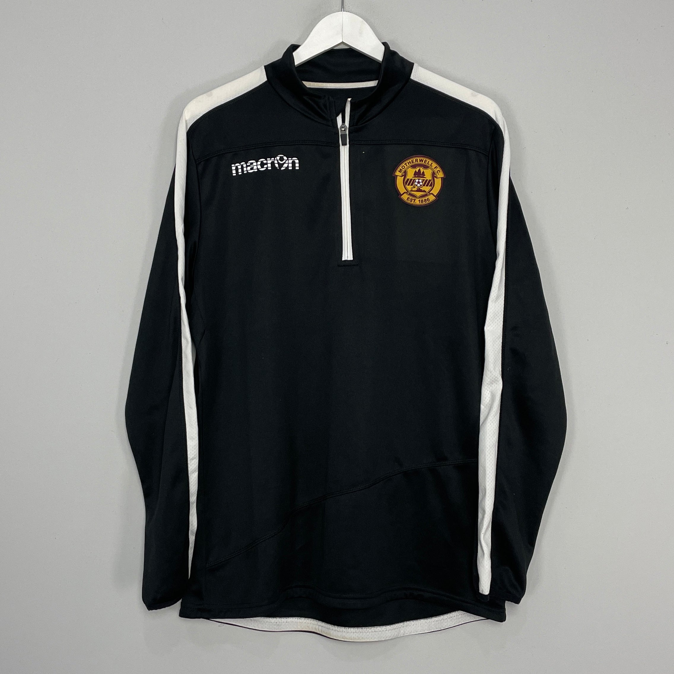 Shop 2017/18 MOTHERWELL 1/4 ZIP TRAINING TOP (XL) MACRON, classic football shirts, vintage football shirts & retro soccer jerseys at Cult Kits