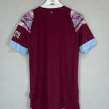 Shop 2022/23 WEST HAM HOME SHIRT (M) UMBRO, classic football shirts, vintage football shirts & retro soccer jerseys at Cult Kits