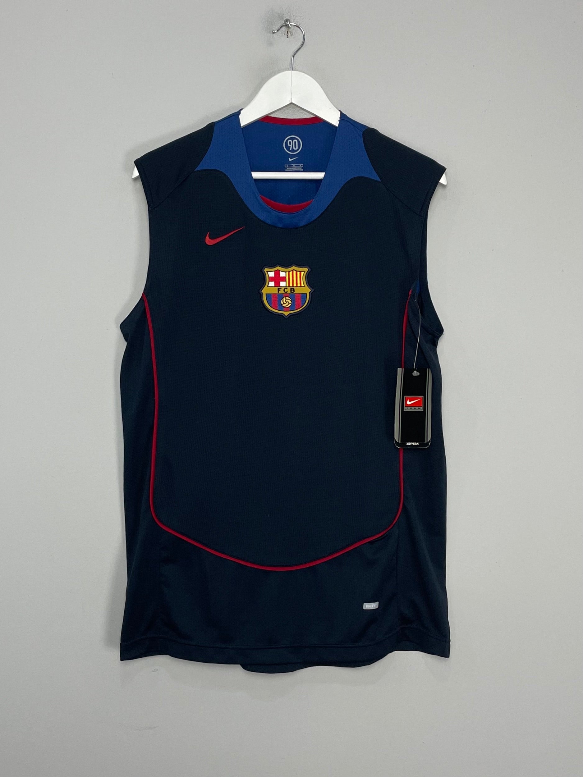 Shop 2004/05 BARCELONA *BNWT* TRAINING SHIRT (L) NIKE, classic football shirts, vintage football shirts & retro soccer jerseys at Cult Kits