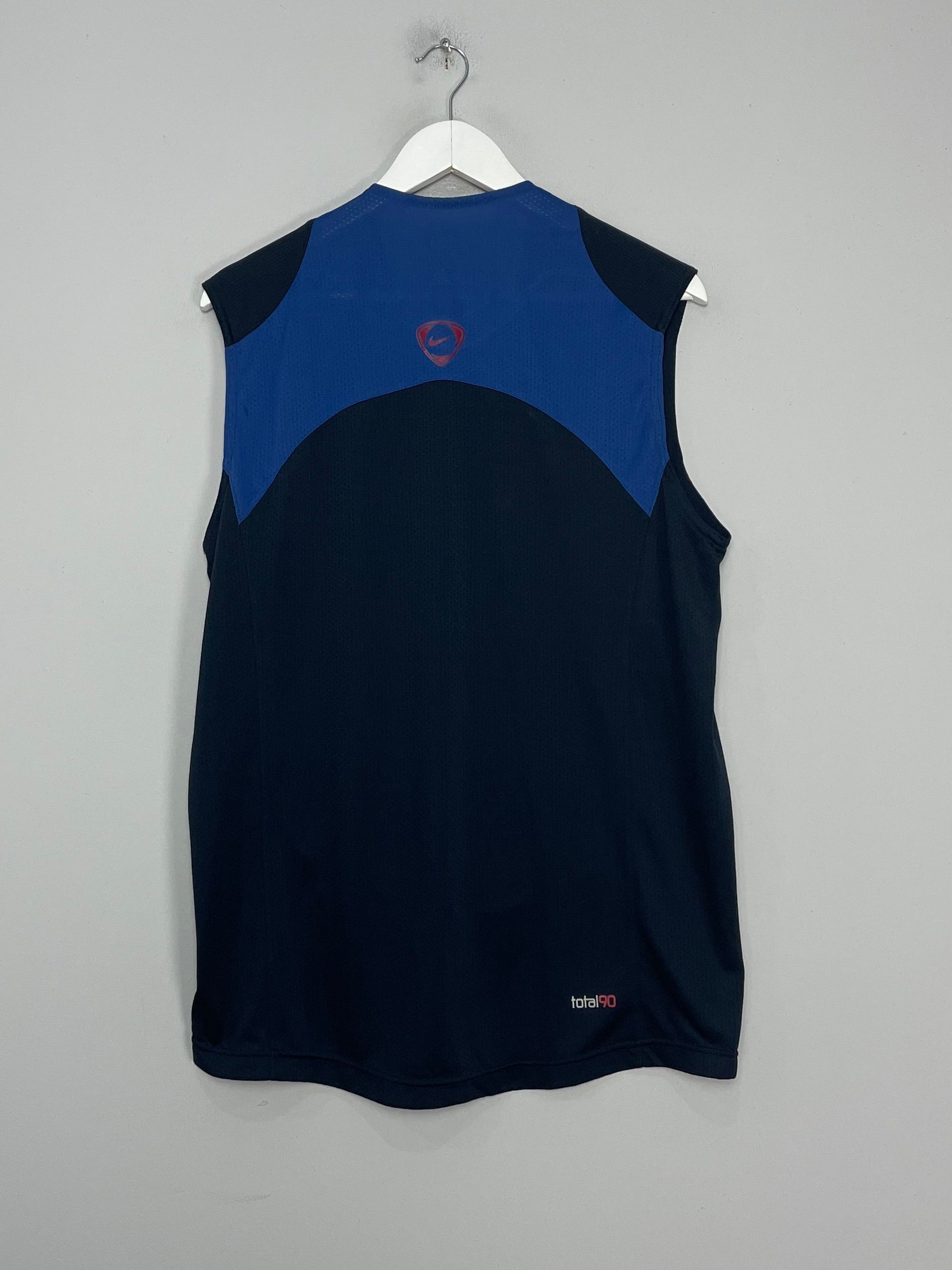 Shop 2004/05 BARCELONA *BNWT* TRAINING SHIRT (L) NIKE, classic football shirts, vintage football shirts & retro soccer jerseys at Cult Kits