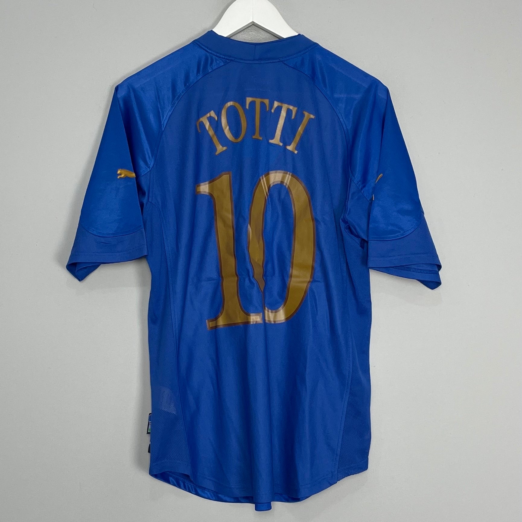 Shop 2004/06 ITALY TOTTI #10 HOME SHIRT (S) PUMA, classic football shirts, vintage football shirts & retro soccer jerseys at Cult Kits