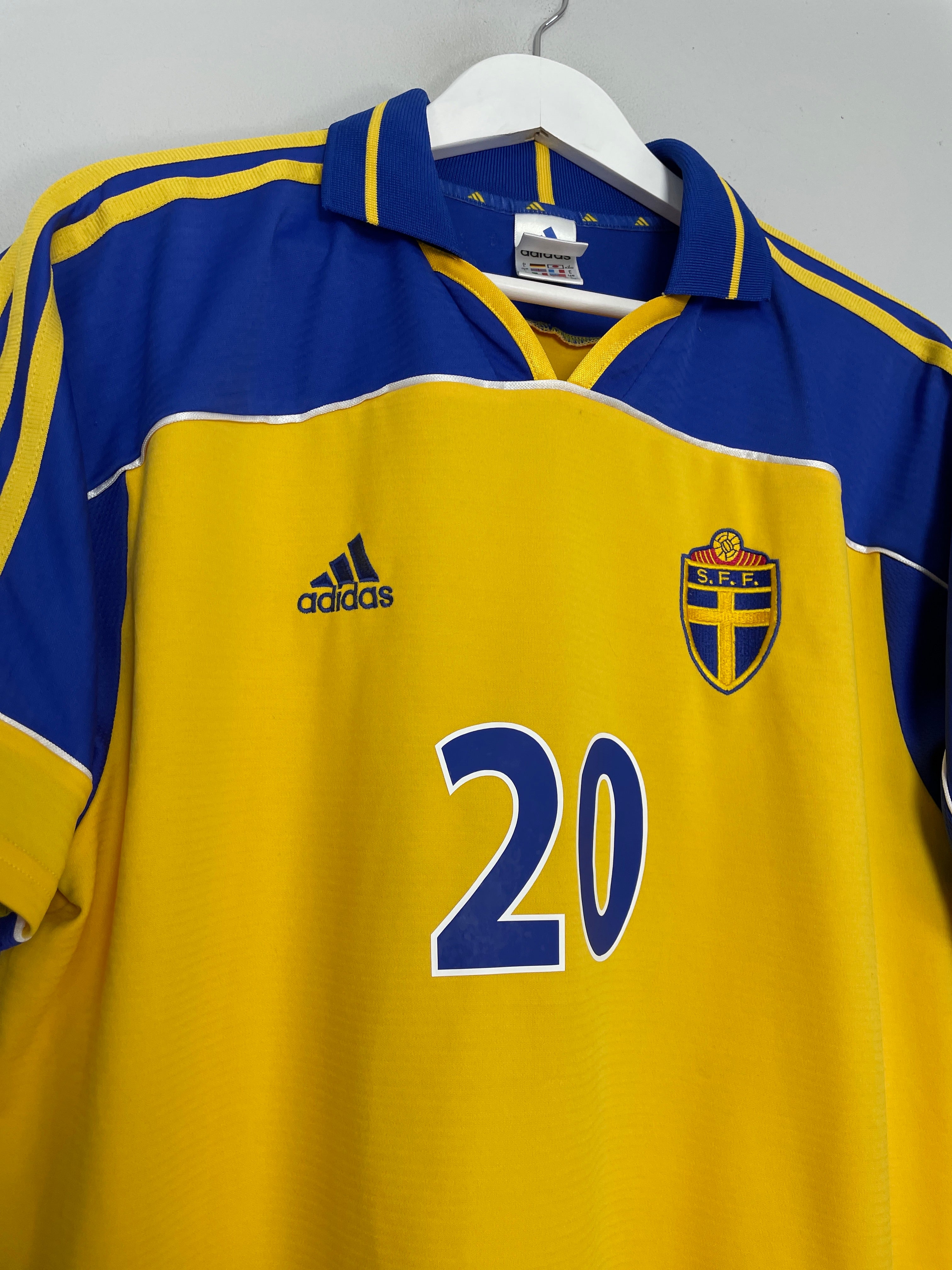 Shop 2000/02 SWEDEN LARSSON #20 HOME SHIRT (L) ADIDAS, classic football shirts, vintage football shirts & retro soccer jerseys at Cult Kits