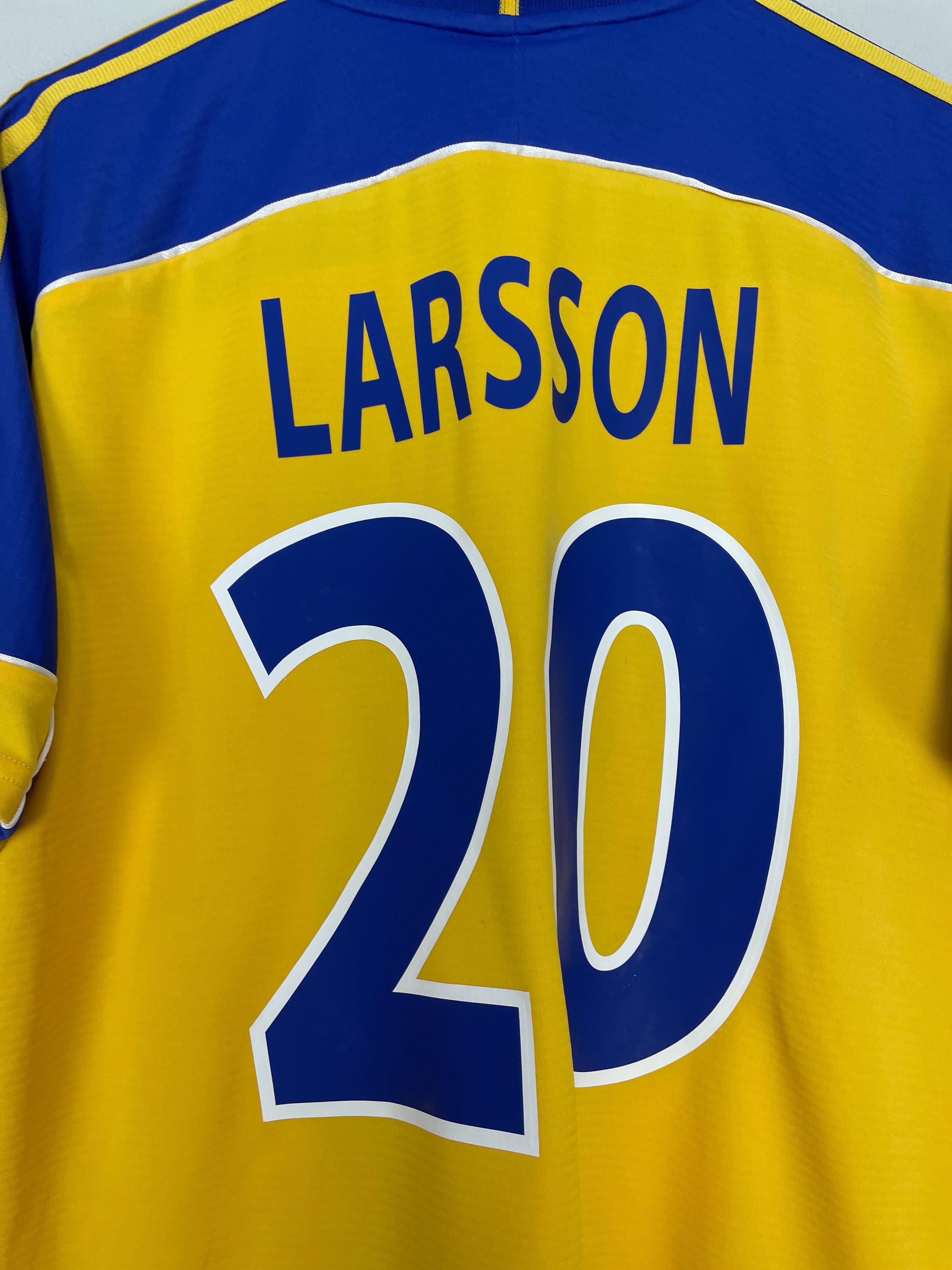 Shop 2000/02 SWEDEN LARSSON #20 HOME SHIRT (L) ADIDAS, classic football shirts, vintage football shirts & retro soccer jerseys at Cult Kits