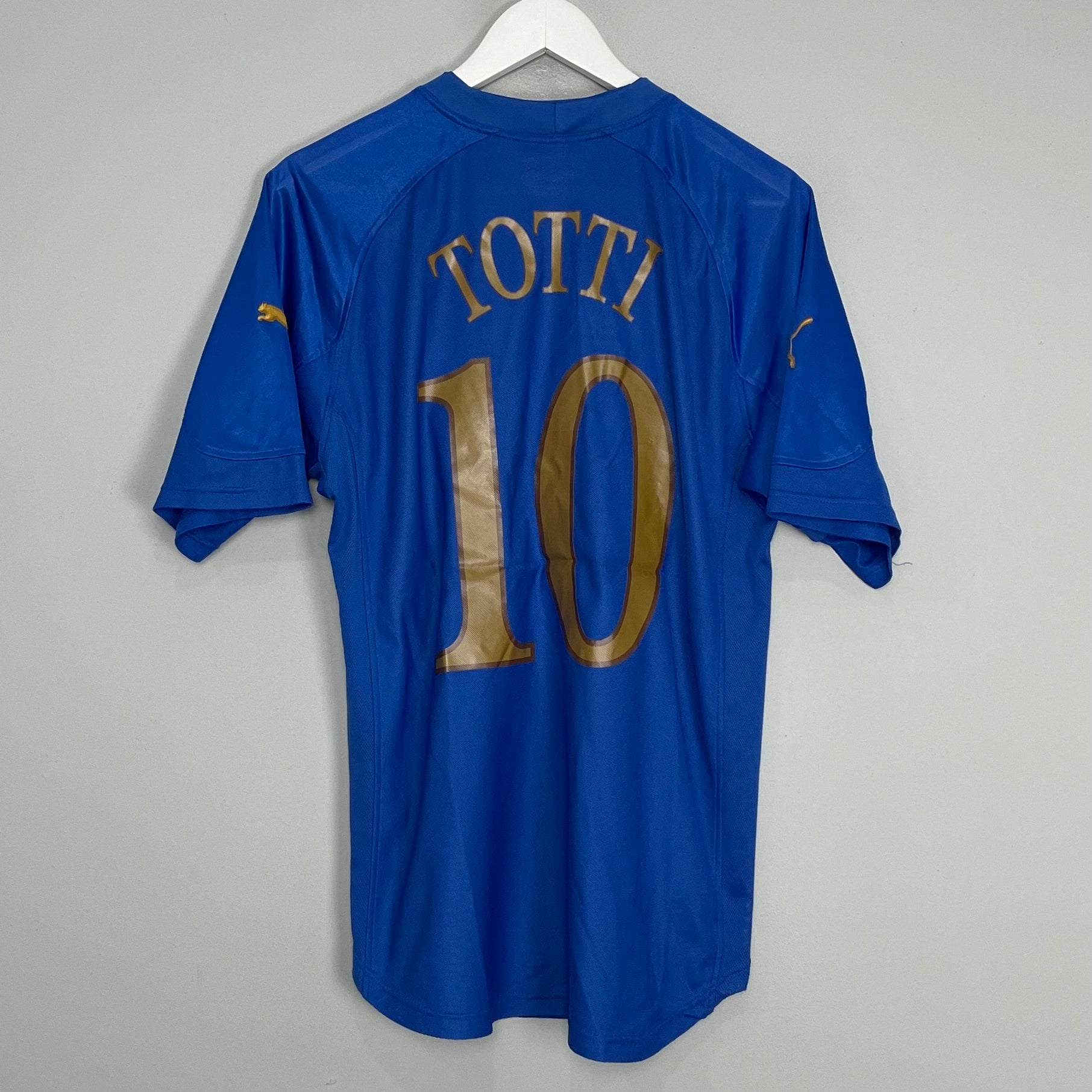 Shop 2004/06 ITALY TOTTI #10 HOME SHIRT (L) PUMA, classic football shirts, vintage football shirts & retro soccer jerseys at Cult Kits