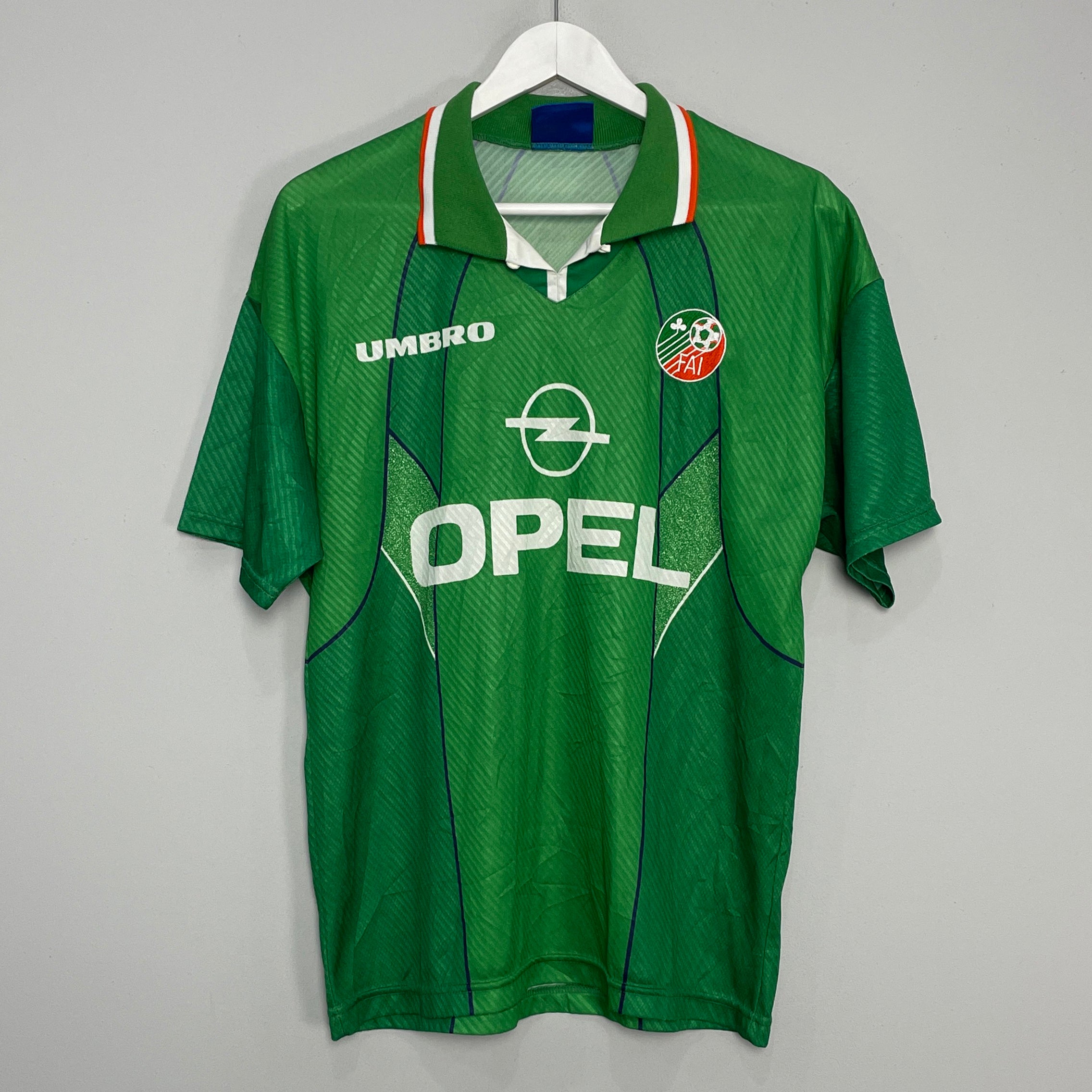 Shop 1994/95 IRELAND HOME SHIRT (M) UMBRO, classic football shirts, vintage football shirts & retro soccer jerseys at Cult Kits