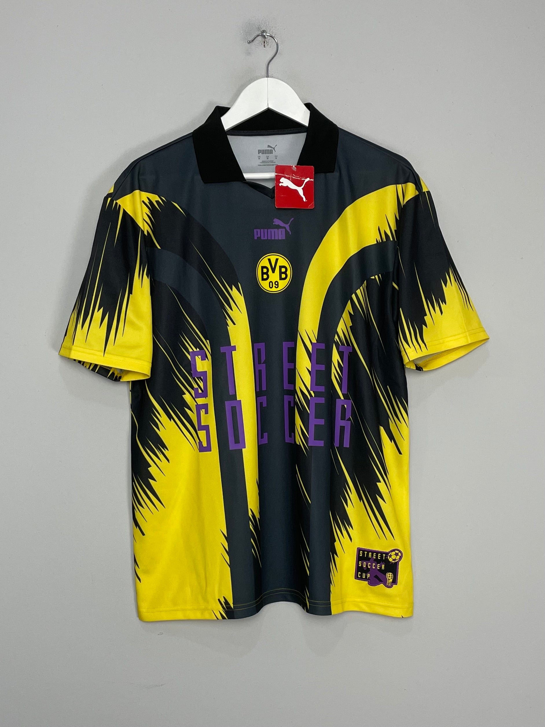 Shop 2014/15 DORTMUND *BNWT* STREET SOCCER SHIRT (M) PUMA, classic football shirts, vintage football shirts & retro soccer jerseys at Cult Kits