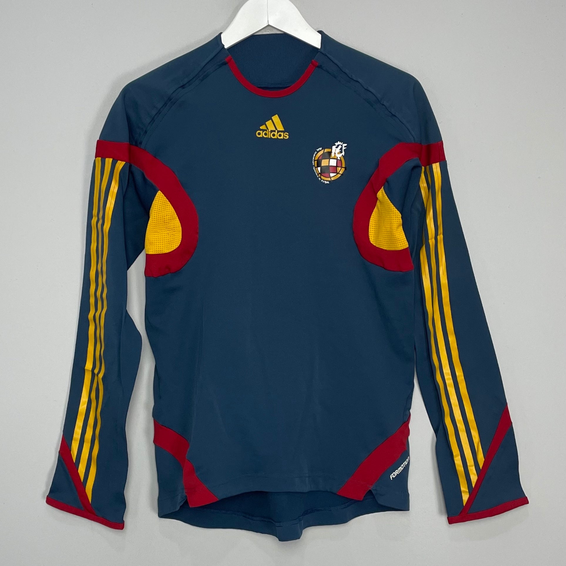 Shop 2008/10 SPAIN TRAINING SHIRT (M) ADIDAS, classic football shirts, vintage football shirts & retro soccer jerseys at Cult Kits