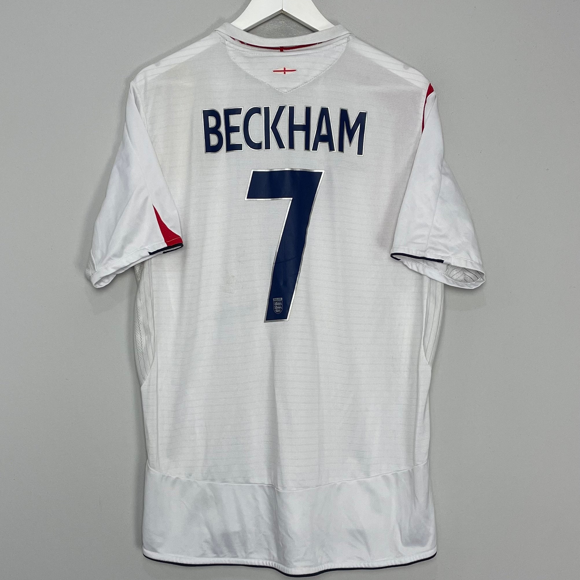 Shop 2005/07 ENGLAND BECKHAM #7 HOME SHIRT (XL) UMBRO, classic football shirts, vintage football shirts & retro soccer jerseys at Cult Kits