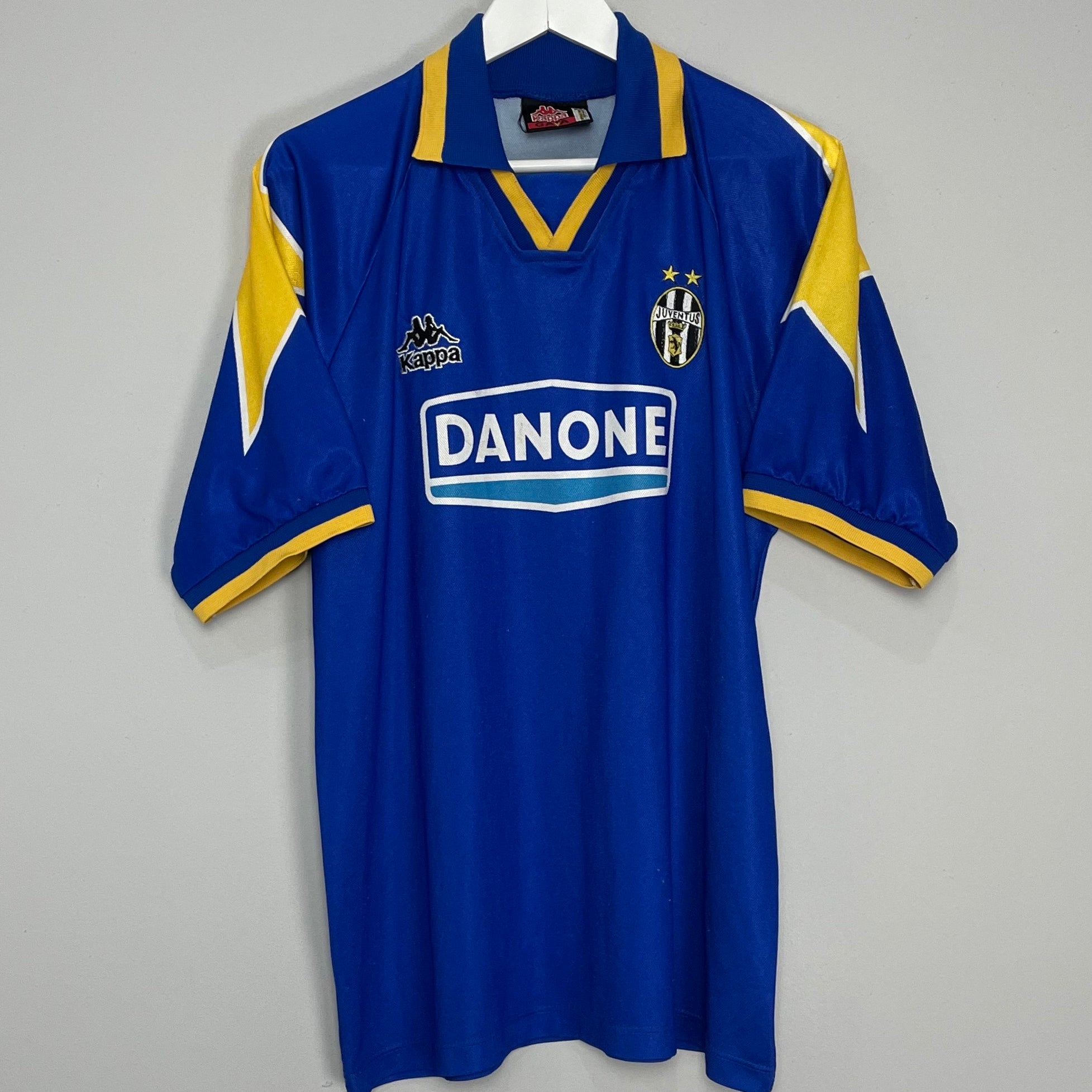 Shop 1994/95 JUVENTUS AWAY SHIRT (XL) KAPPA, classic football shirts, vintage football shirts & retro soccer jerseys at Cult Kits
