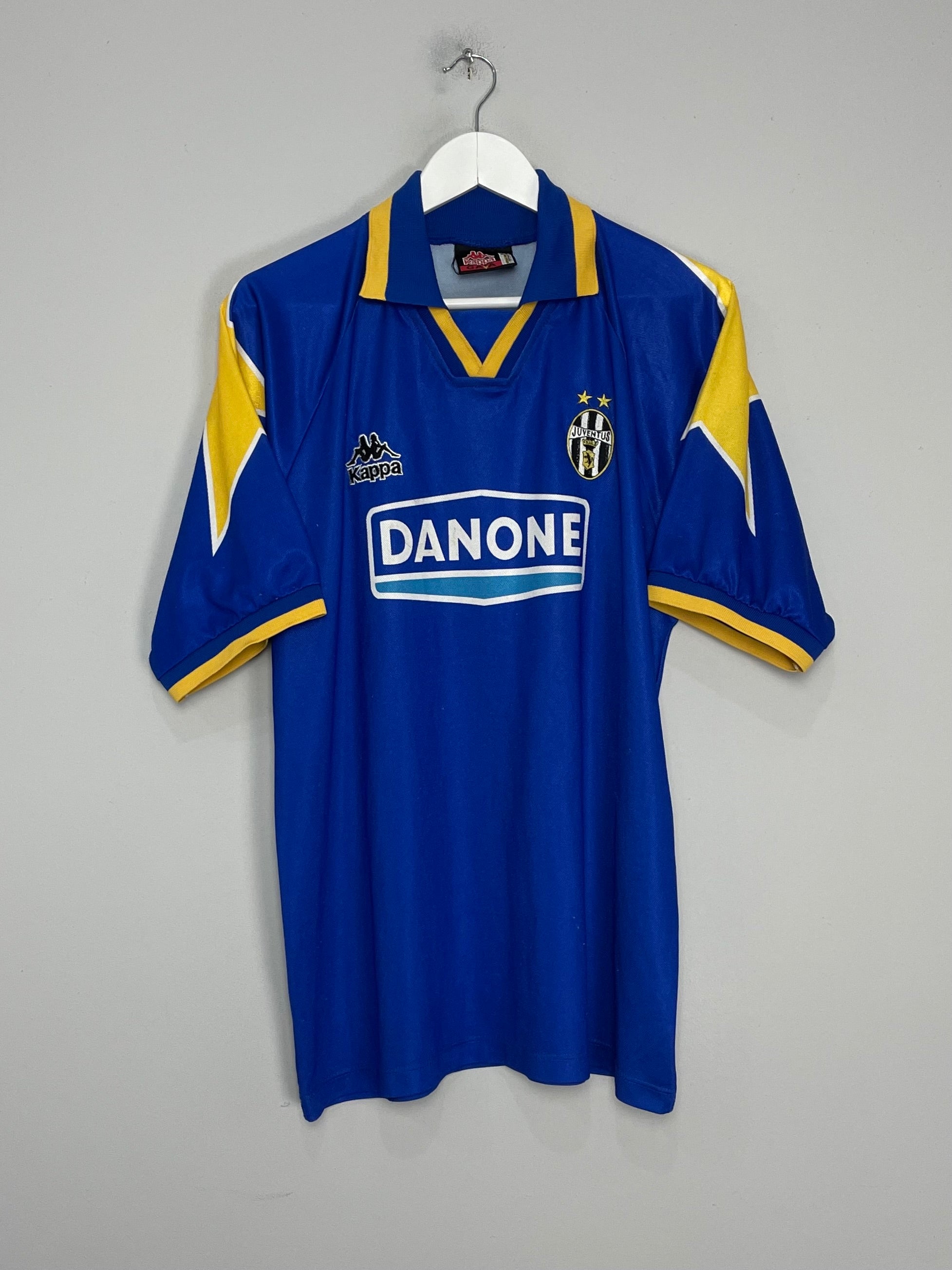 Shop 1994/95 JUVENTUS AWAY SHIRT (XL) KAPPA, classic football shirts, vintage football shirts & retro soccer jerseys at Cult Kits
