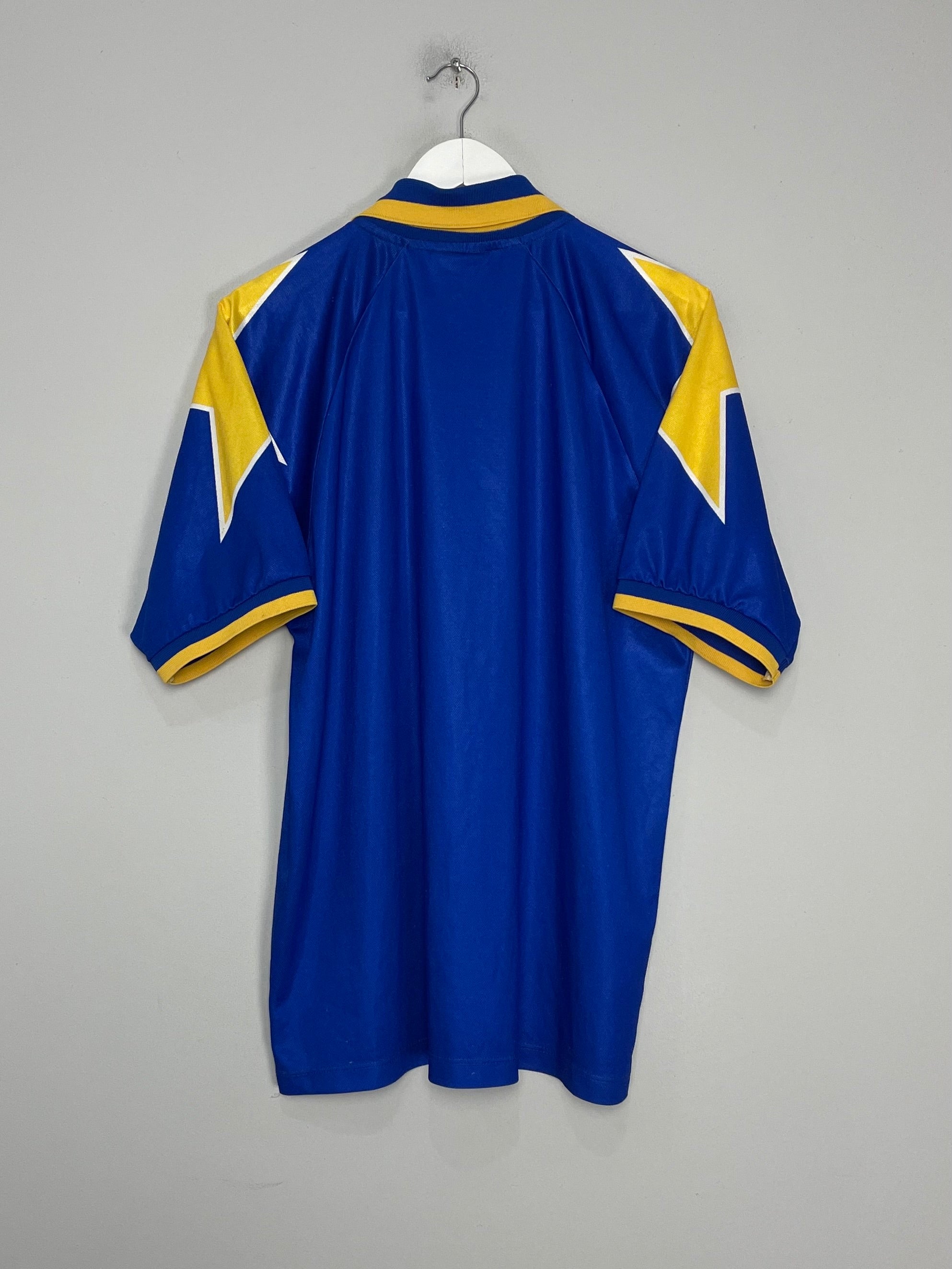 Shop 1994/95 JUVENTUS AWAY SHIRT (XL) KAPPA, classic football shirts, vintage football shirts & retro soccer jerseys at Cult Kits