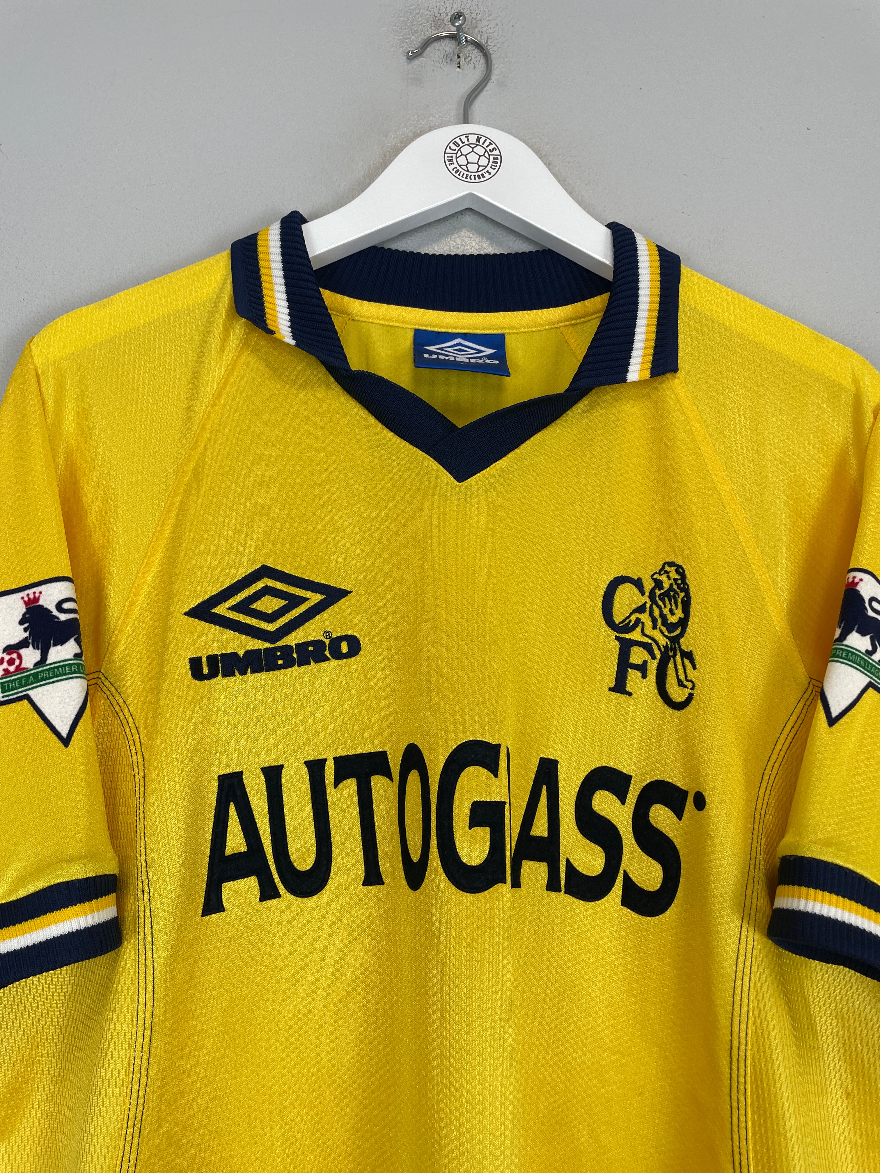 Shop 1998/00 CHELSEA ZOLA #25 THIRD SHIRT (L) UMBRO, classic football shirts, vintage football shirts & retro soccer jerseys at Cult Kits