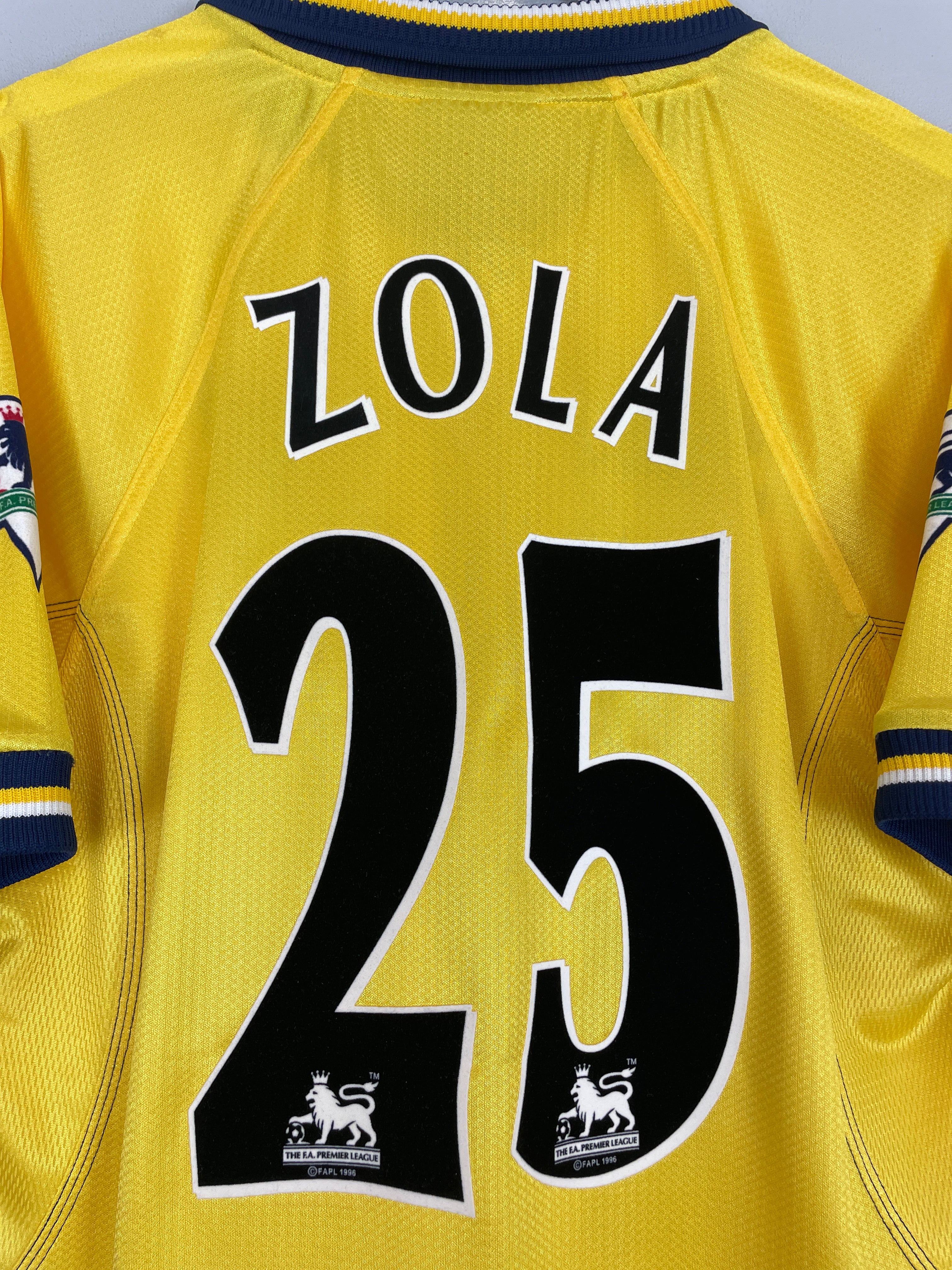 Shop 1998/00 CHELSEA ZOLA #25 THIRD SHIRT (L) UMBRO, classic football shirts, vintage football shirts & retro soccer jerseys at Cult Kits