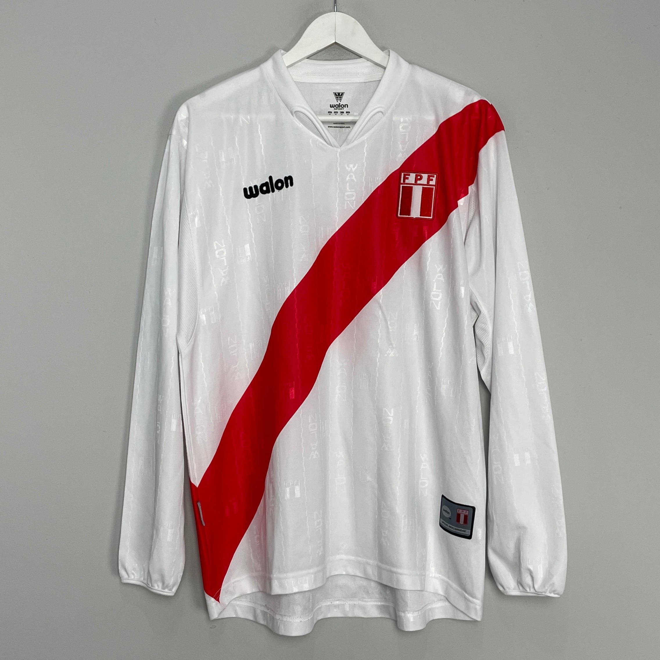 Shop 2004/06 PERU L/S HOME SHIRT (XL) WALON, classic football shirts, vintage football shirts & retro soccer jerseys at Cult Kits