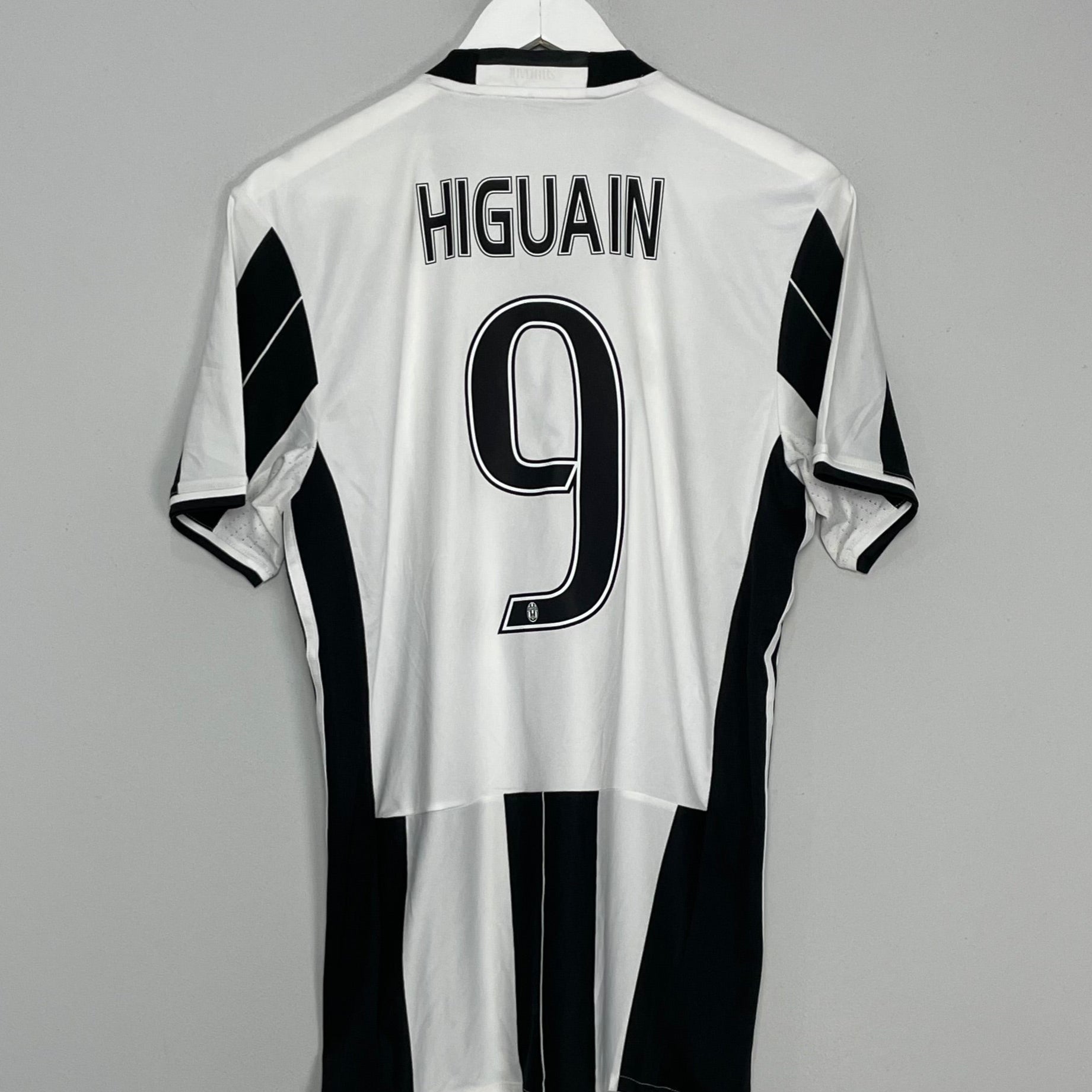 Shop 2016/17 JUVENTUS HIGUAIN #9 HOME SHIRT (M) ADIDAS, classic football shirts, vintage football shirts & retro soccer jerseys at Cult Kits