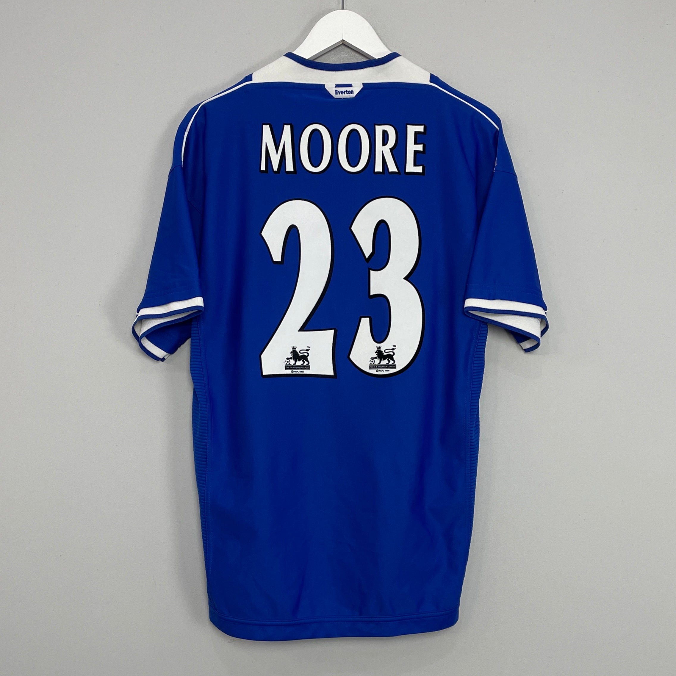 Shop 1999/00 EVERTON MOORE #23 HOME SHIRT (L) UMBRO, classic football shirts, vintage football shirts & retro soccer jerseys at Cult Kits