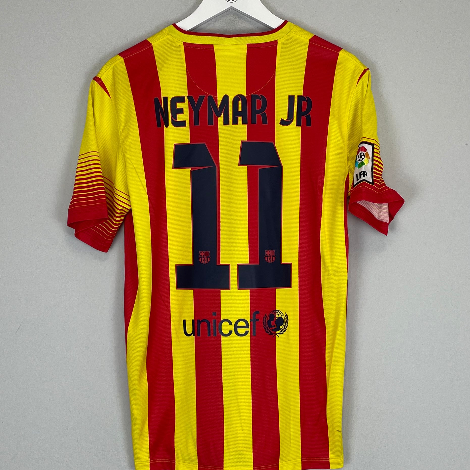 Shop 2013/15 BARCELONA NEYMAR JR #11 AWAY SHIRT (M) NIKE, classic football shirts, vintage football shirts & retro soccer jerseys at Cult Kits