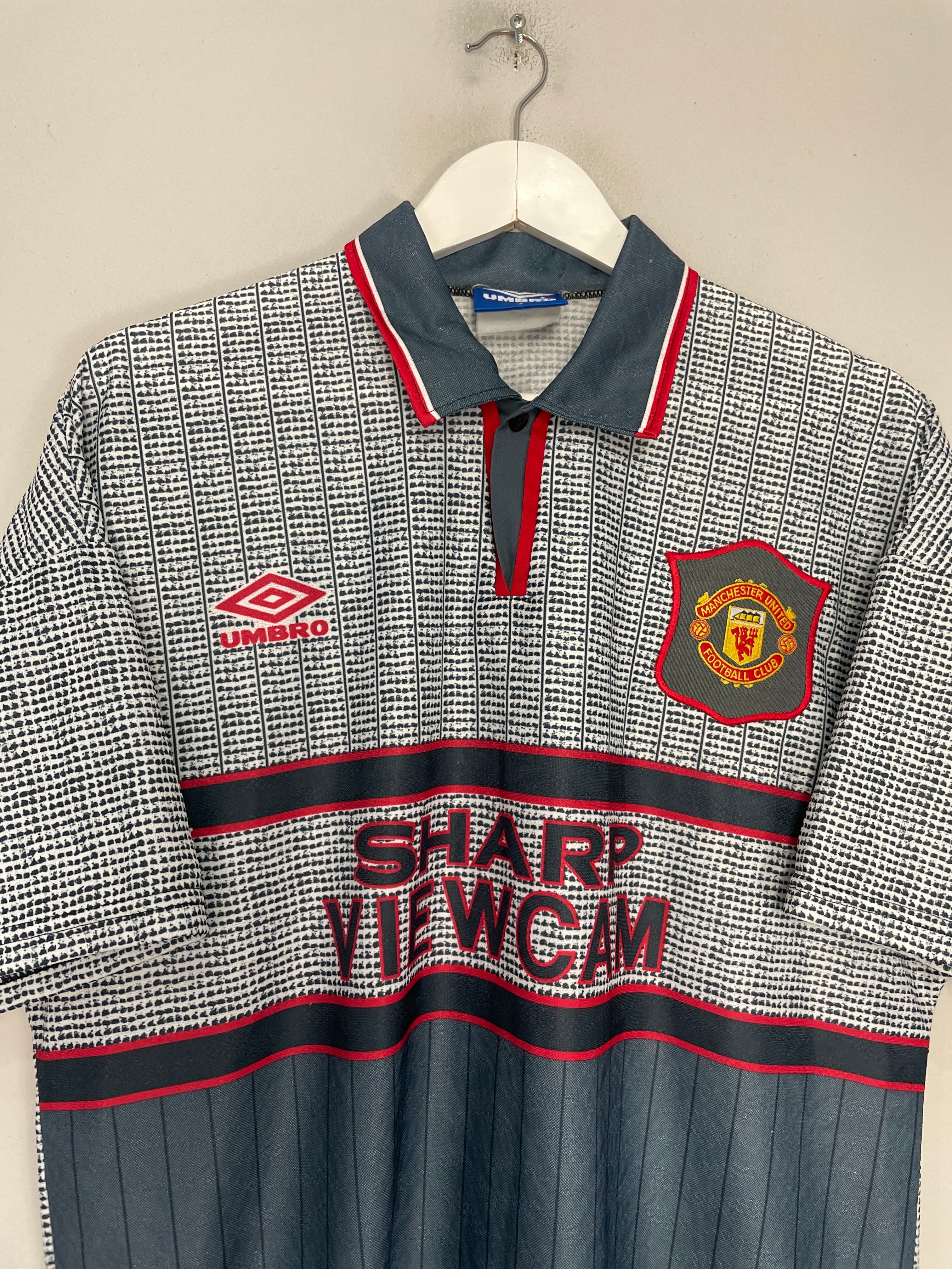 Shop 1995/96 MANCHESTER UNITED KEANE #16 AWAY SHIRT (L) UMBRO, classic football shirts, vintage football shirts & retro soccer jerseys at Cult Kits
