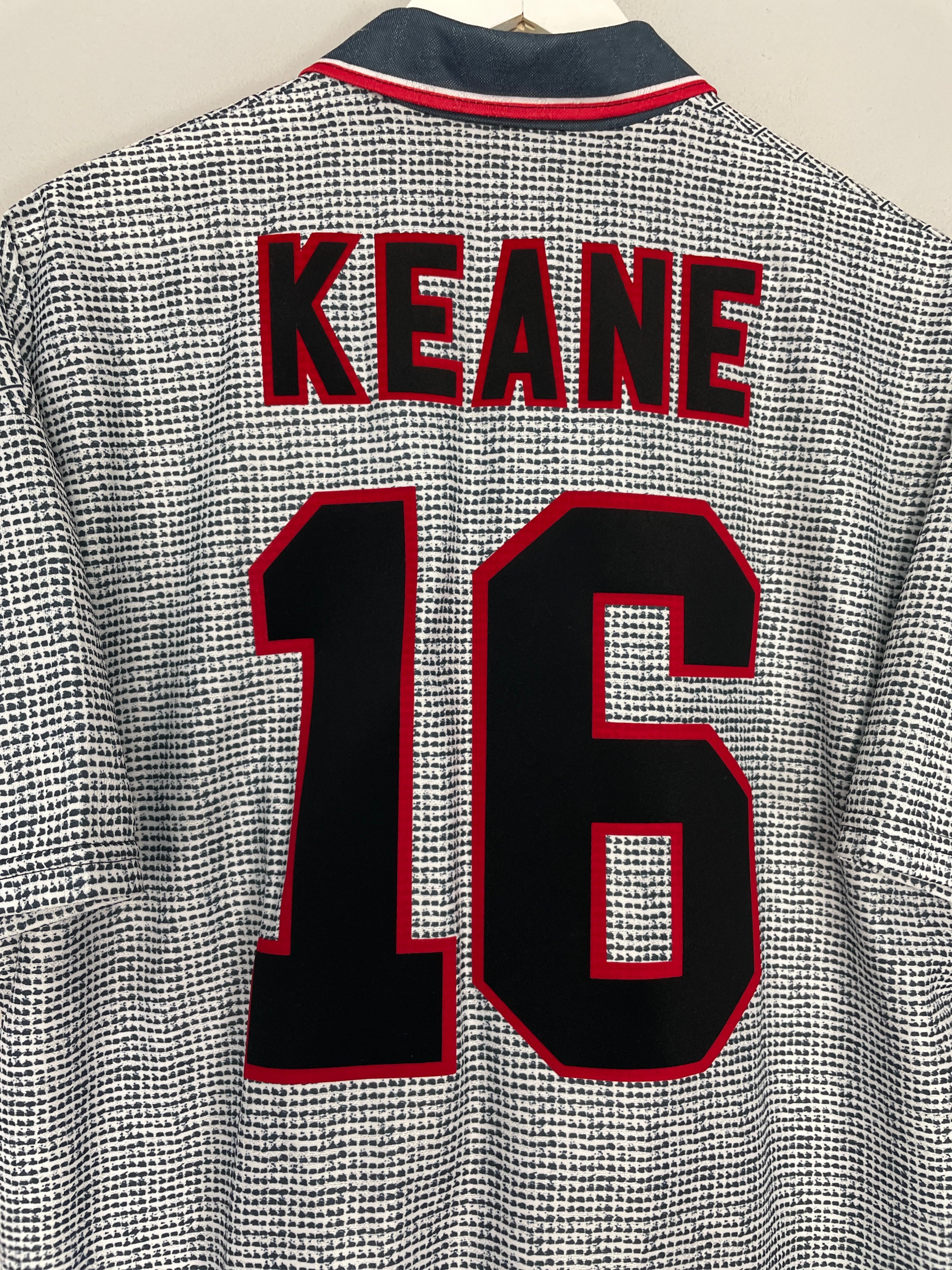 Shop 1995/96 MANCHESTER UNITED KEANE #16 AWAY SHIRT (L) UMBRO, classic football shirts, vintage football shirts & retro soccer jerseys at Cult Kits