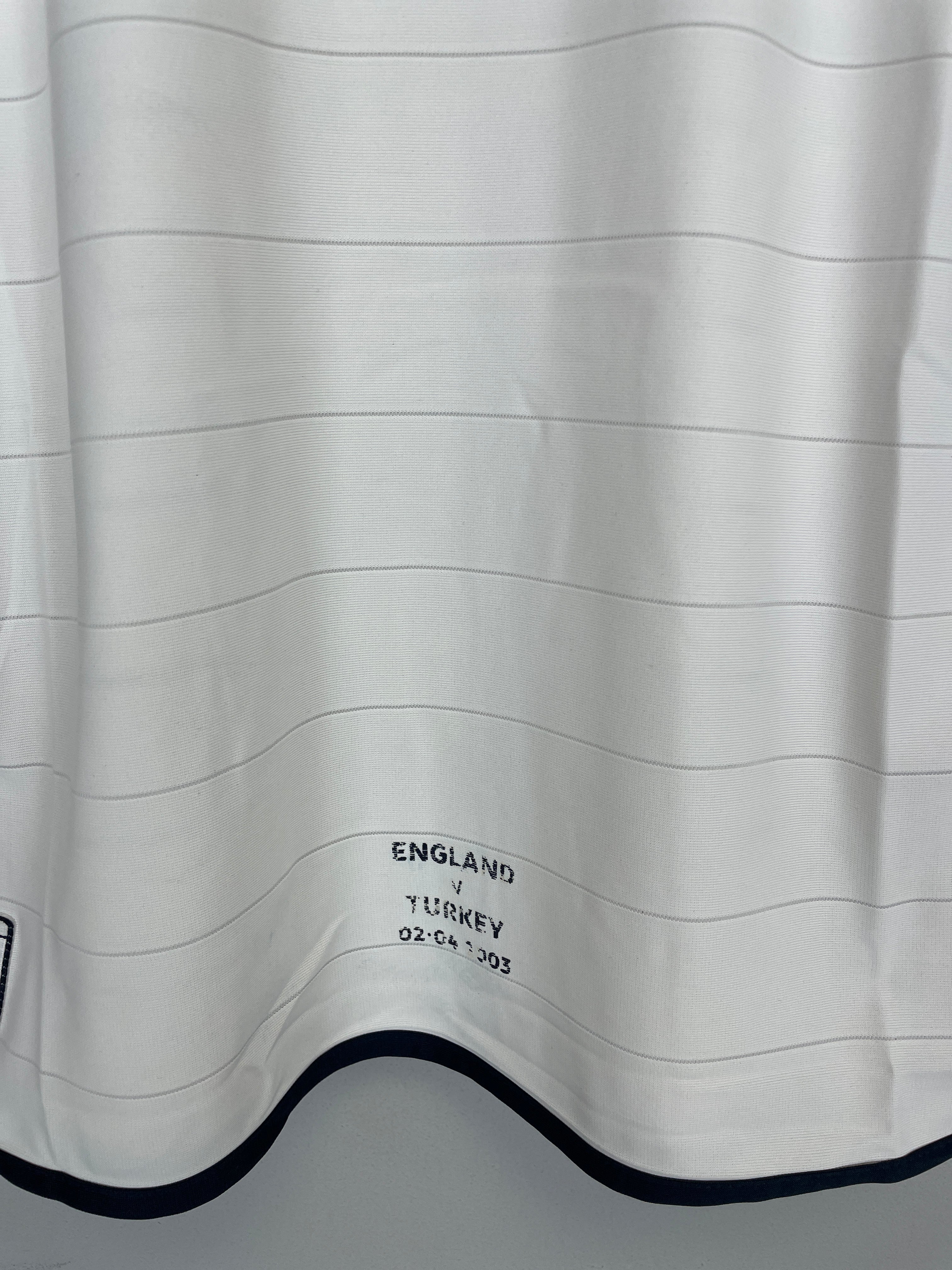 Shop 2003/04 ENGLAND BECKHAM #7 HOME SHIRT (M) UMBRO, classic football shirts, vintage football shirts & retro soccer jerseys at Cult Kits