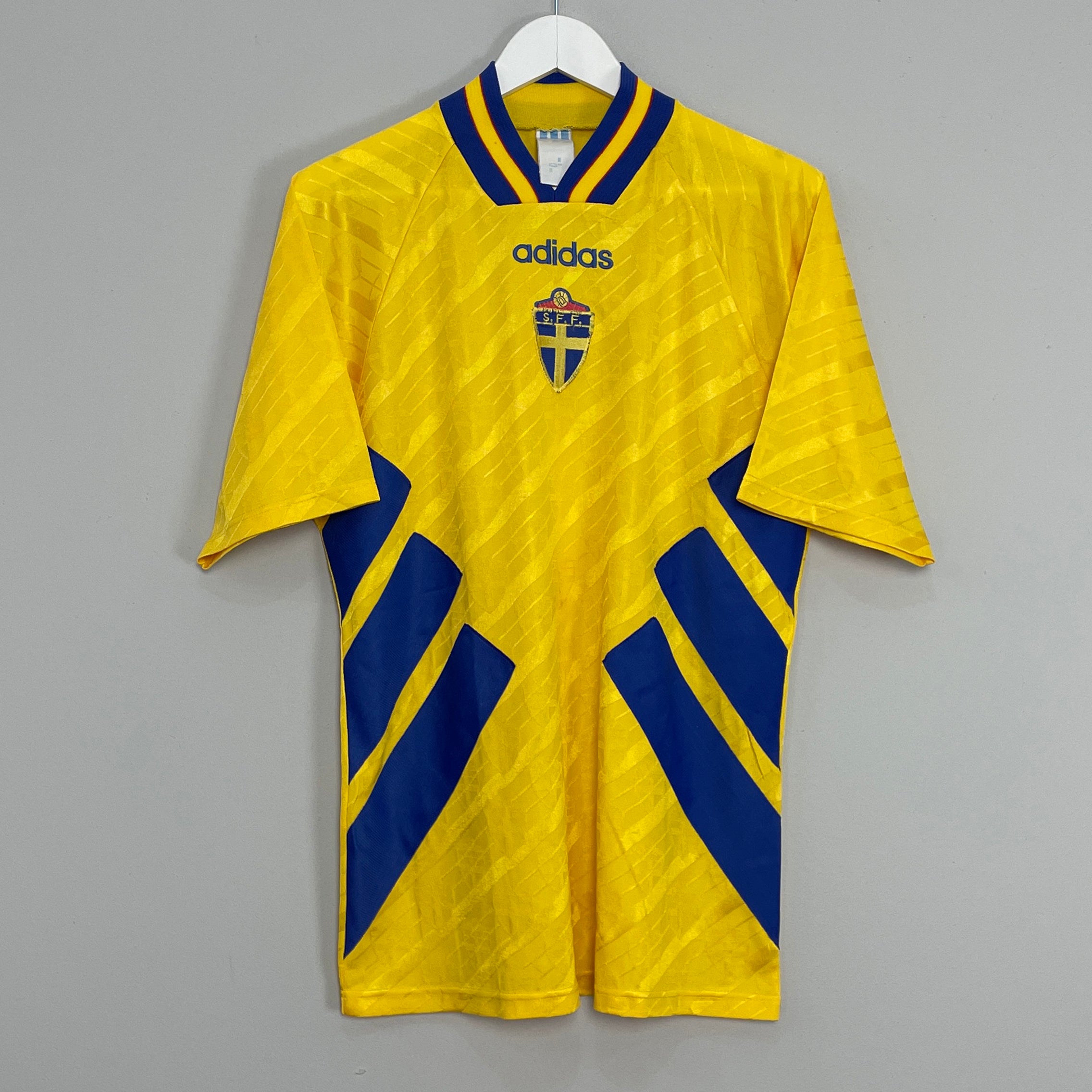 Shop 1994/95 SWEDEN HOME SHIRT (M) ADIDAS, classic football shirts, vintage football shirts & retro soccer jerseys at Cult Kits