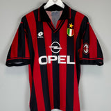 Shop 1996/97 AC MILAN R.BAGGIO #18 HOME SHIRT (M) LOTTO, classic football shirts, vintage football shirts & retro soccer jerseys at Cult Kits