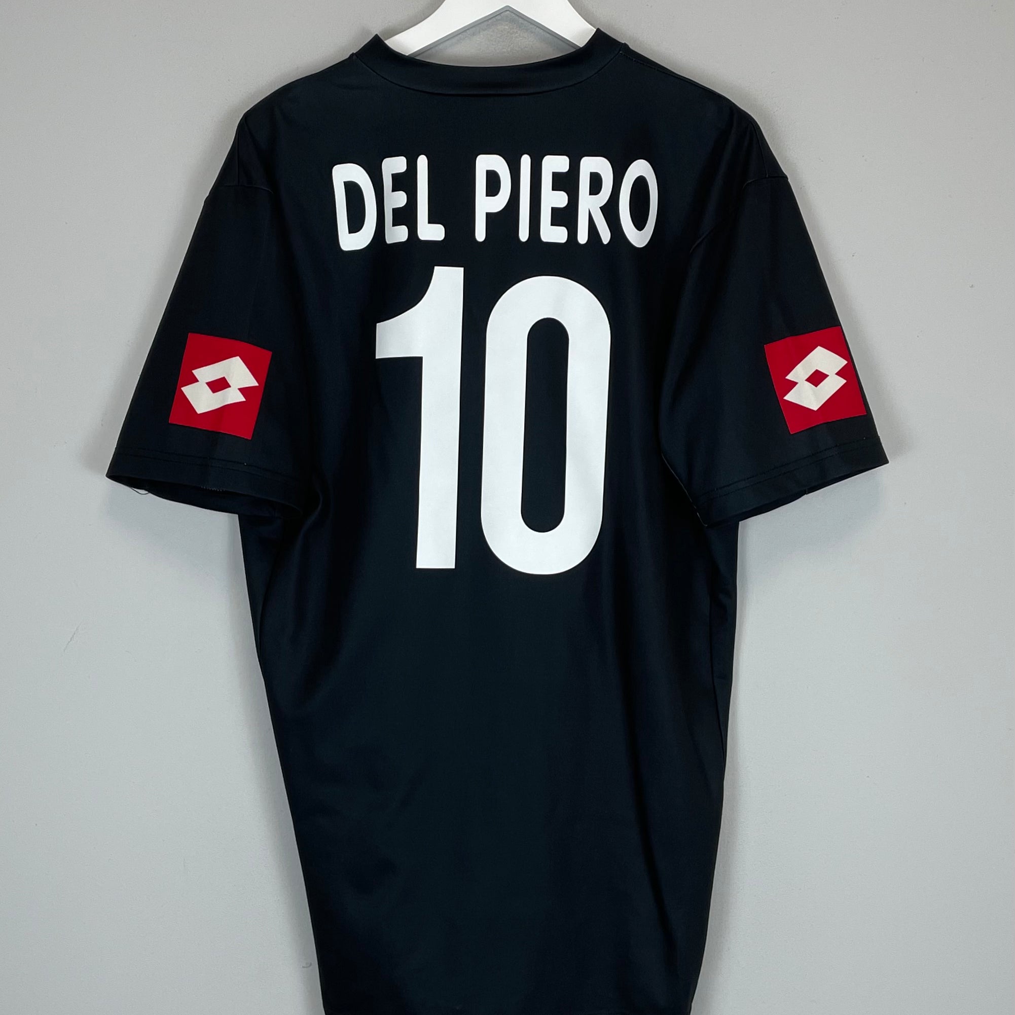 Shop 2001/02 JUVENTUS DEL PIERO #10 AWAY SHIRT (XXL) LOTTO, classic football shirts, vintage football shirts & retro soccer jerseys at Cult Kits