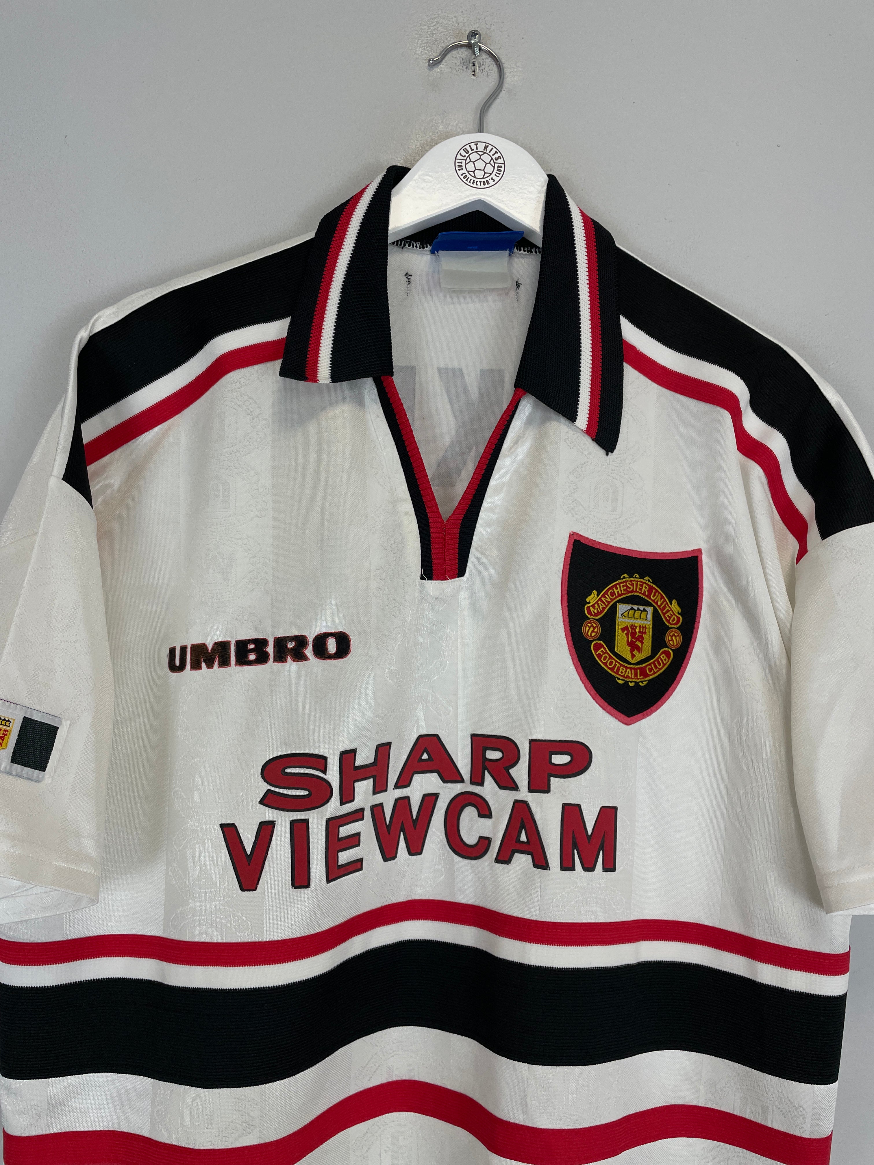 Shop 1997/98 MANCHESTER UNITED BECKHAM #7 AWAY SHIRT (XL) UMBRO, classic football shirts, vintage football shirts & retro soccer jerseys at Cult Kits