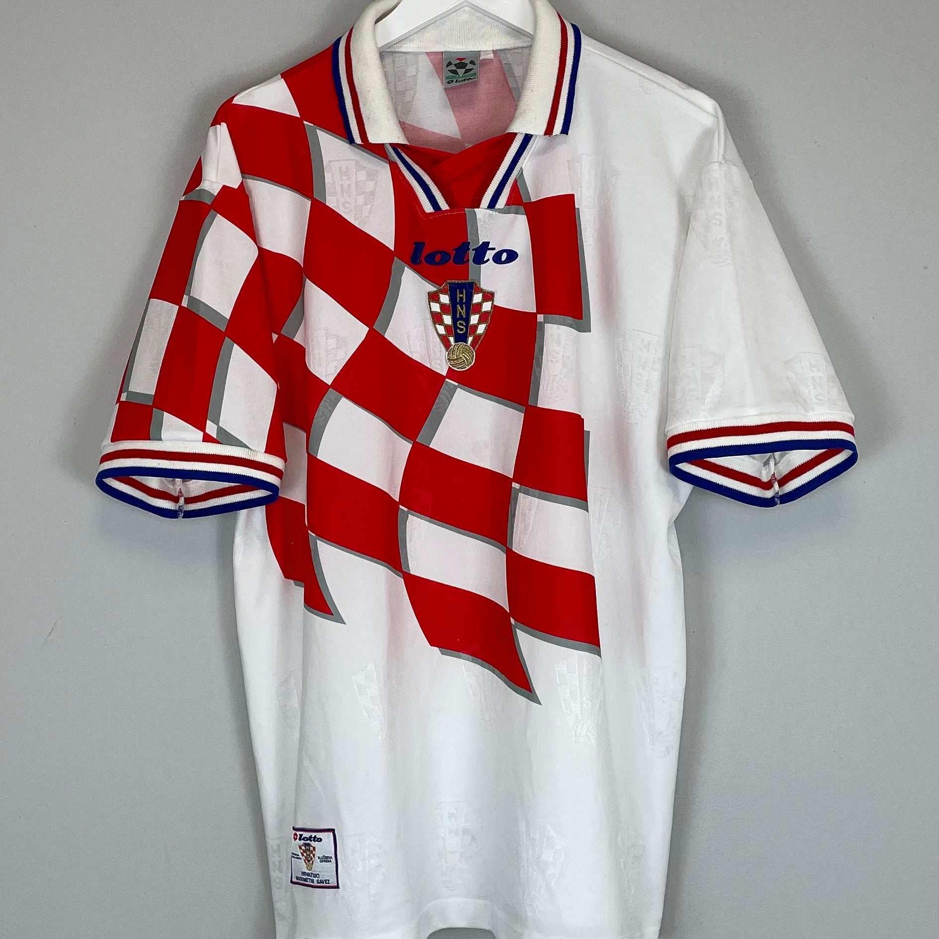 Shop 1998/01 CROATIA HOME SHIRT (XL) LOTTO, classic football shirts, vintage football shirts & retro soccer jerseys at Cult Kits