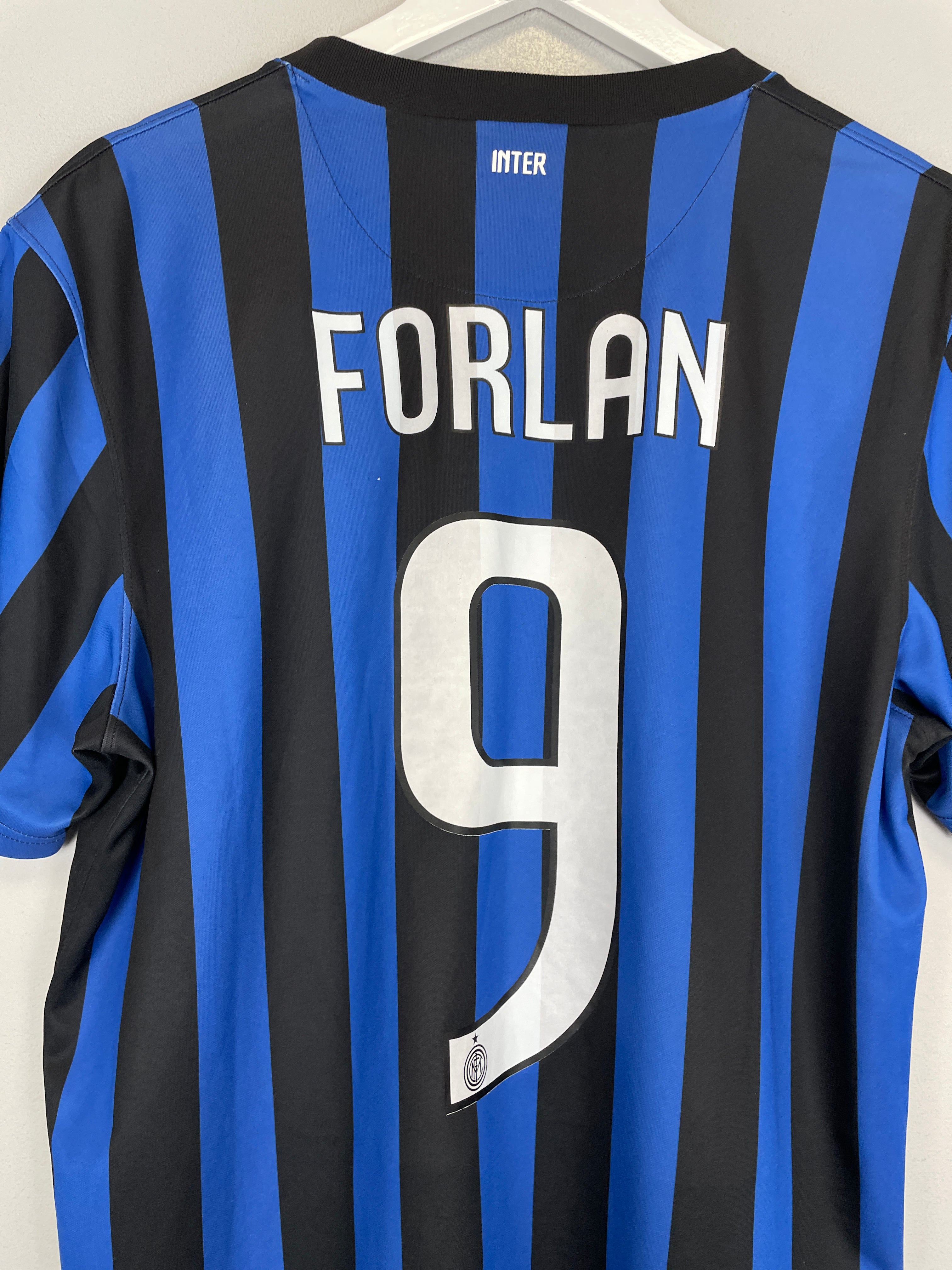 Shop 2012/13 INTER MILAN FORLAN #9 HOME SHIRT (L) NIKE BASIC, classic football shirts, vintage football shirts & retro soccer jerseys at Cult Kits