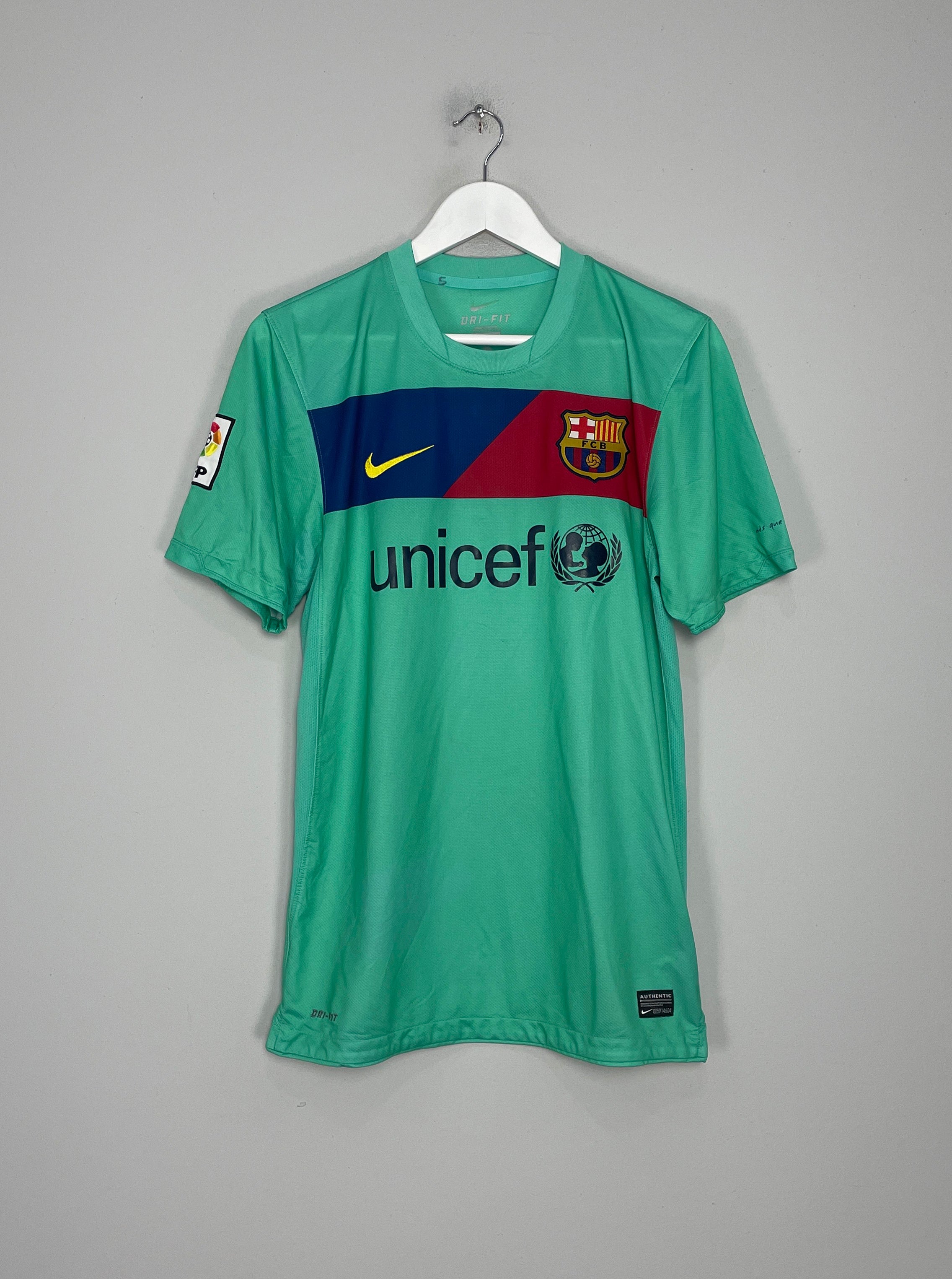 Shop 2010/11 BARCELONA A.INIESTA #8 AWAY SHIRT (S) NIKE, classic football shirts, vintage football shirts & retro soccer jerseys at Cult Kits