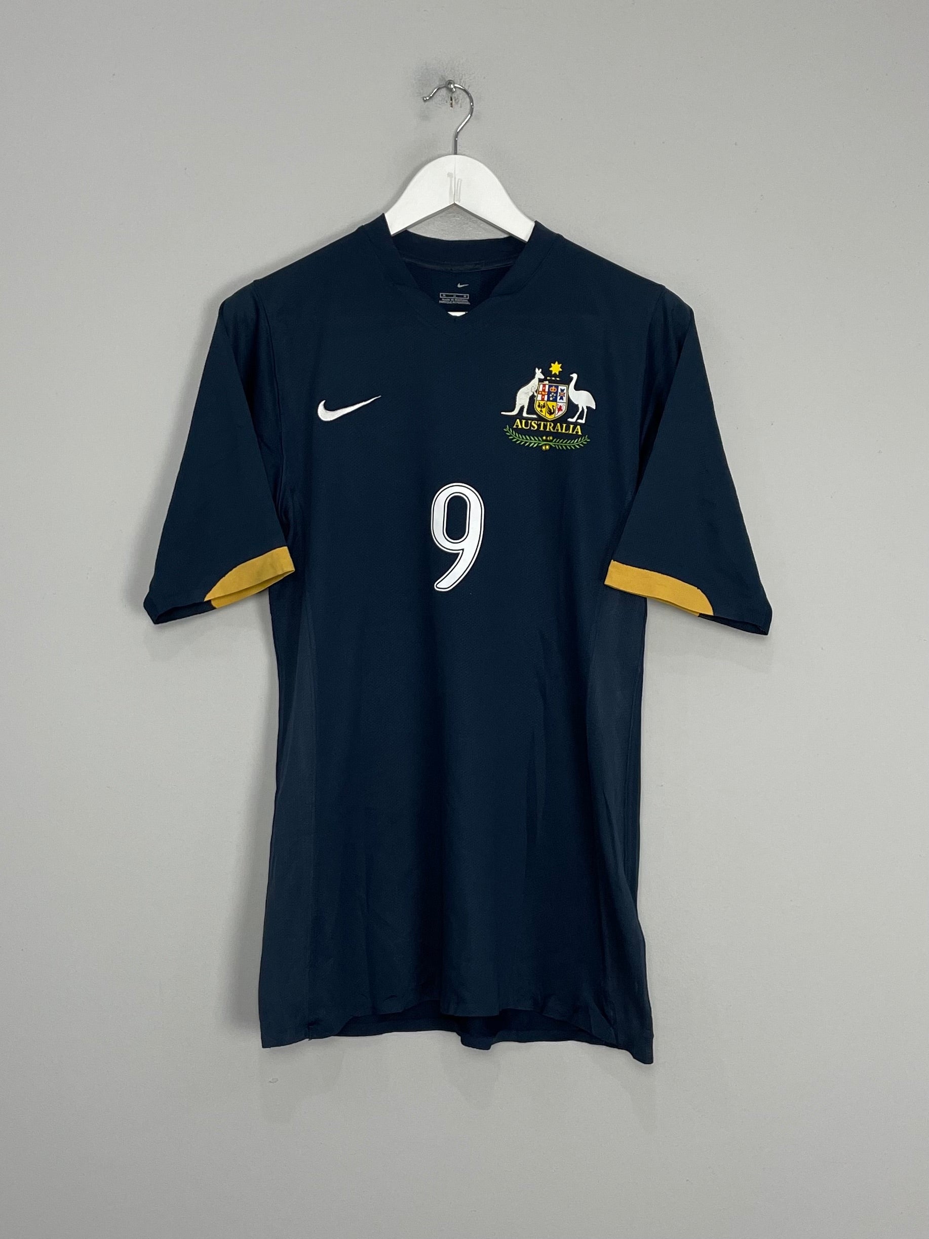 Shop 2006/08 AUSTRALIA VIDUKA #9 AWAY SHIRT (M) NIKE, classic football shirts, vintage football shirts & retro soccer jerseys at Cult Kits
