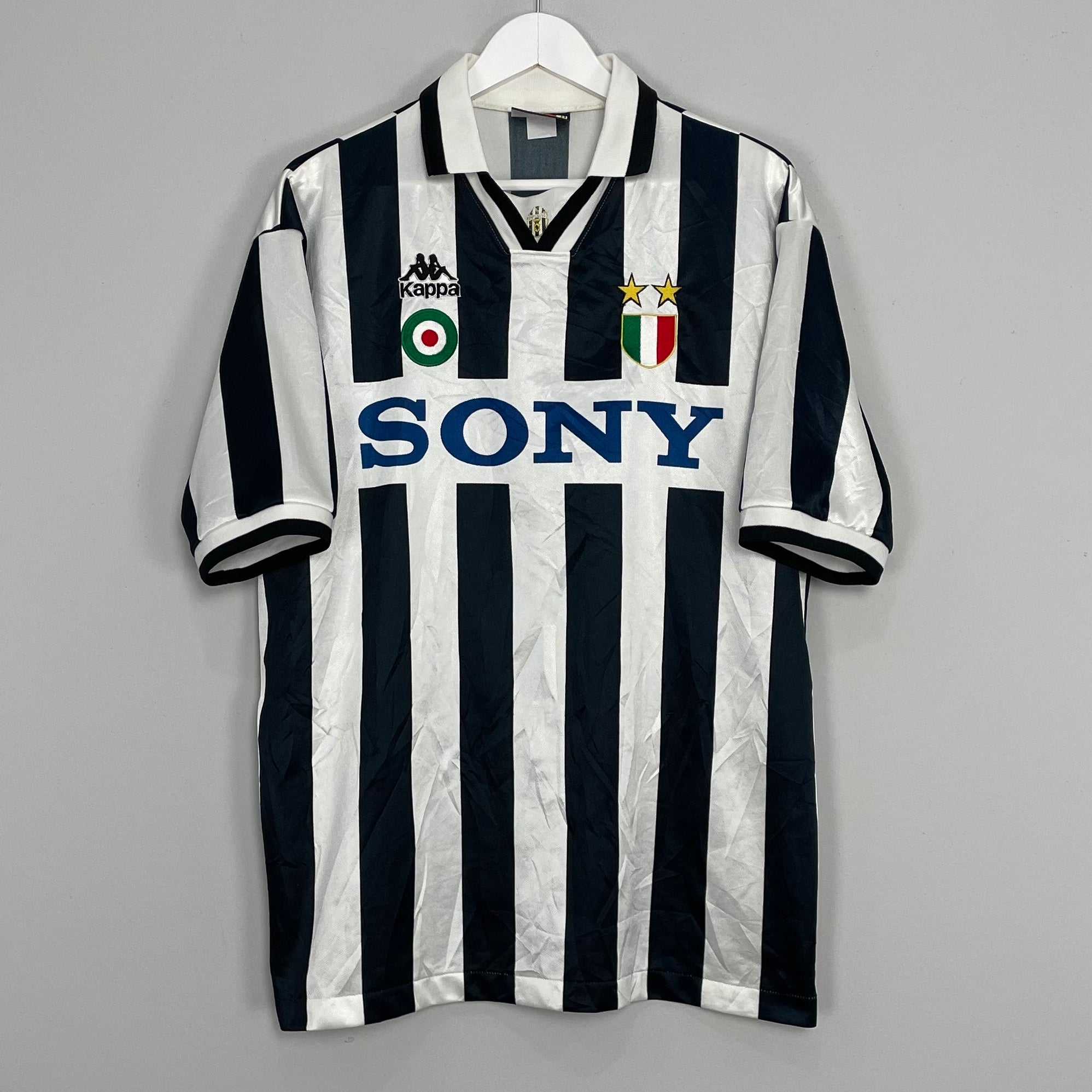 Shop 1995/96 JUVENTUS HOME SHIRT (L) KAPPA, classic football shirts, vintage football shirts & retro soccer jerseys at Cult Kits