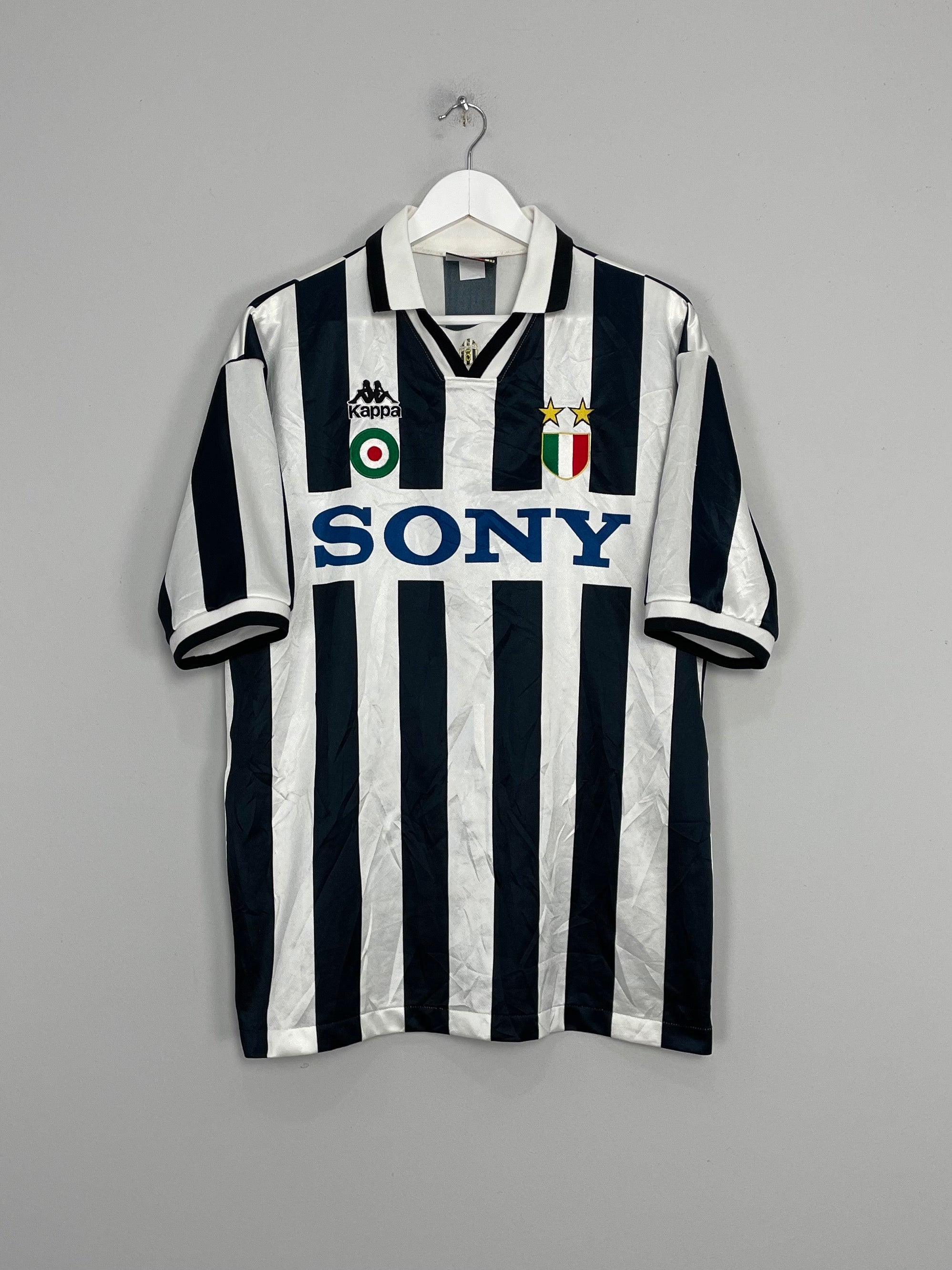 Shop 1995/96 JUVENTUS HOME SHIRT (L) KAPPA, classic football shirts, vintage football shirts & retro soccer jerseys at Cult Kits