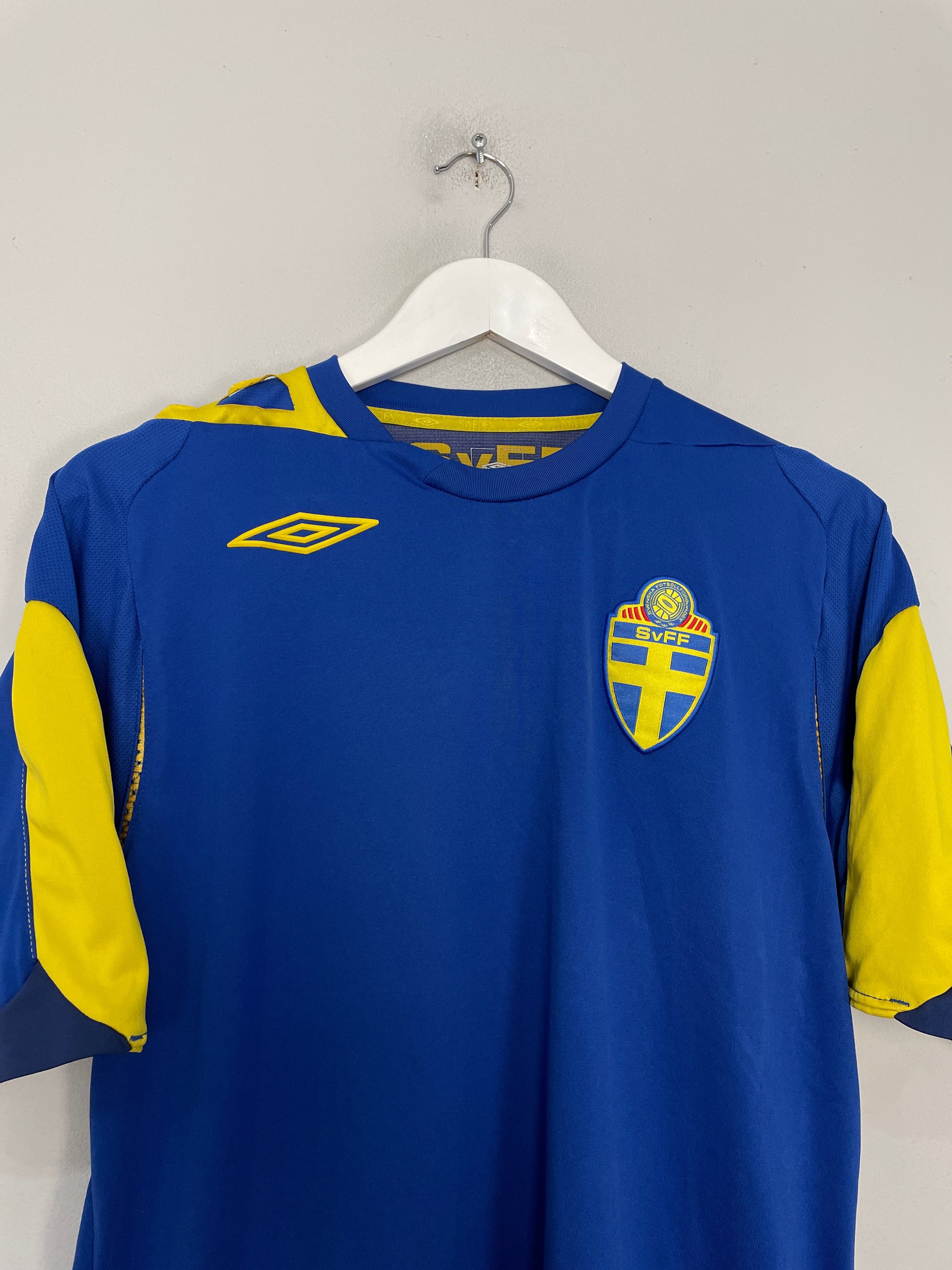 Shop 2006/08 SWEDEN AWAY SHIRT (M) UMBRO, classic football shirts, vintage football shirts & retro soccer jerseys at Cult Kits