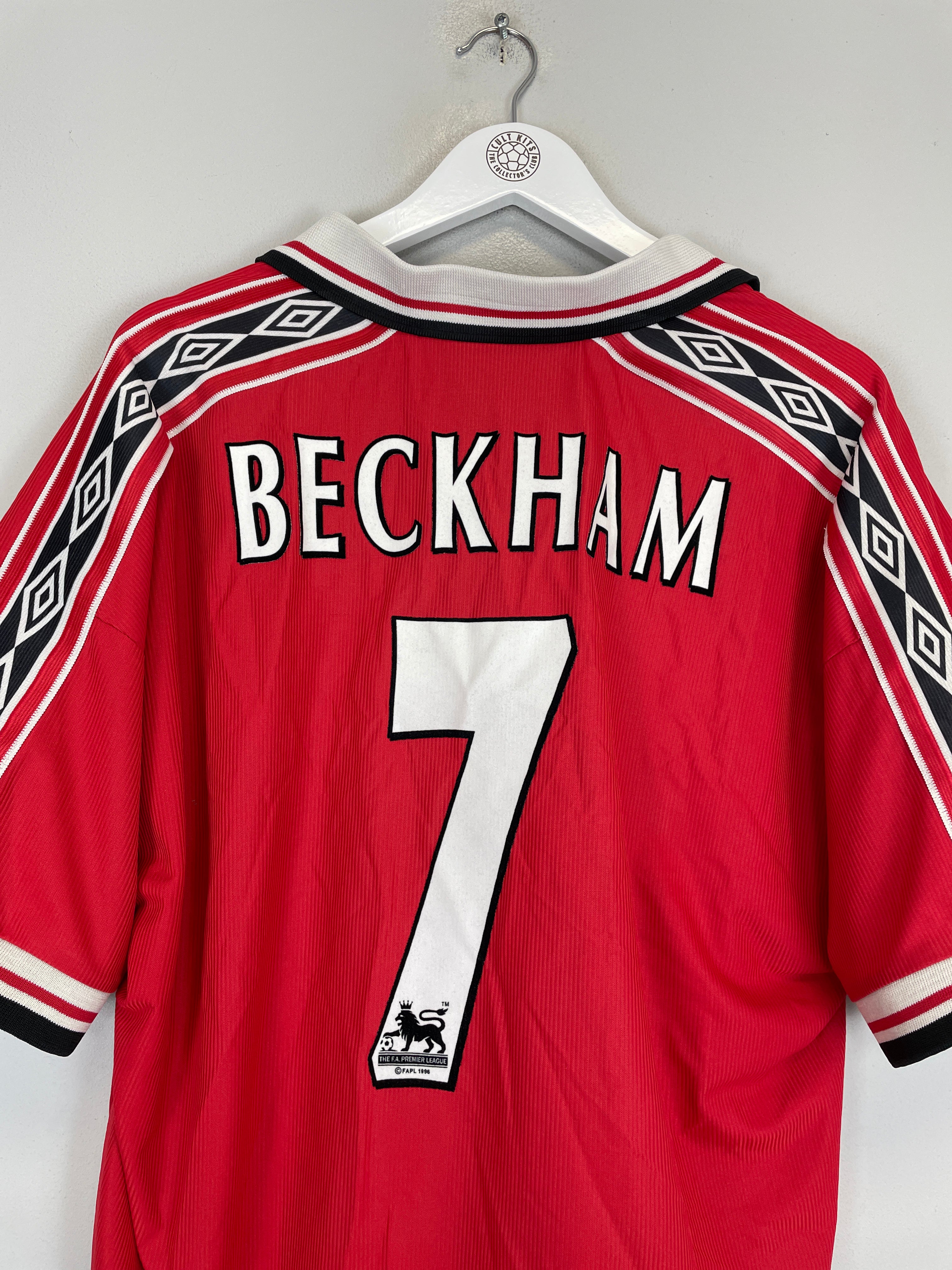 Shop 1998/00 MANCHESTER UNITED BECKHAM #7 HOME SHIRT (XL) UMBRO, classic football shirts, vintage football shirts & retro soccer jerseys at Cult Kits