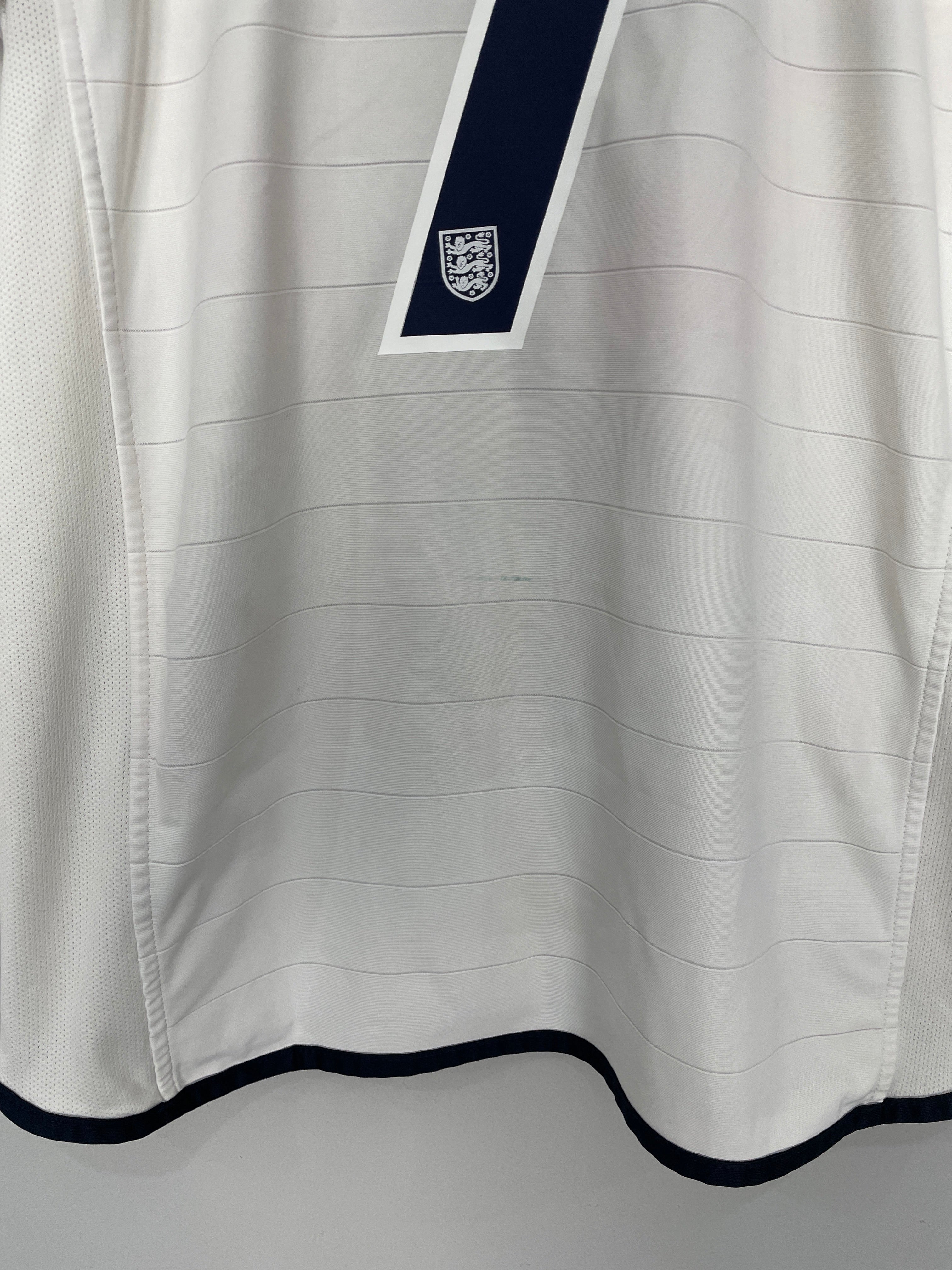 Shop 2003/05 ENGLAND BECKHAM #7 HOME SHIRT (L) UMBRO, classic football shirts, vintage football shirts & retro soccer jerseys at Cult Kits