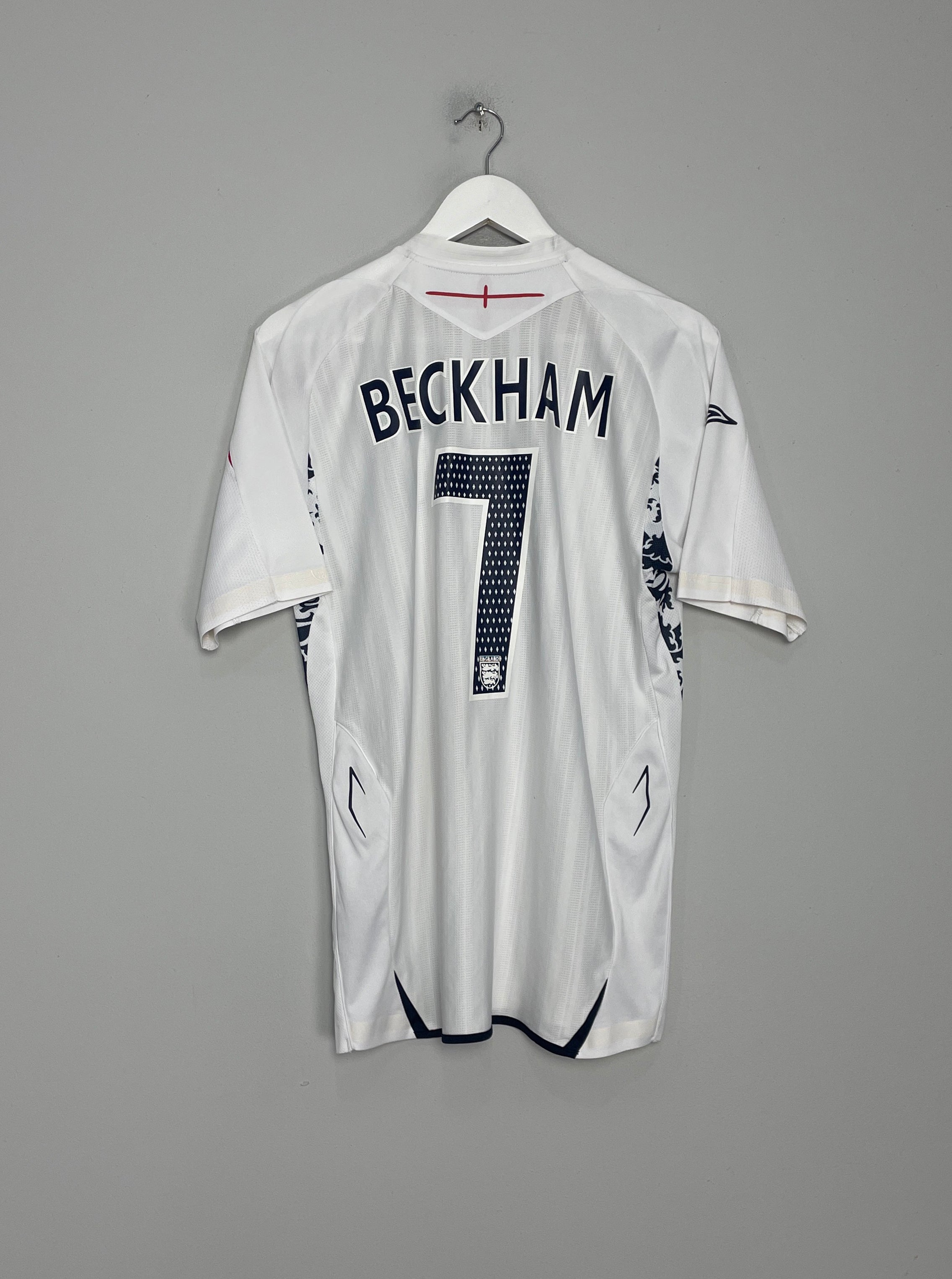 Shop 2007/09 ENGLAND BECKHAM #7 HOME SHIRT (M) UMBRO, classic football shirts, vintage football shirts & retro soccer jerseys at Cult Kits