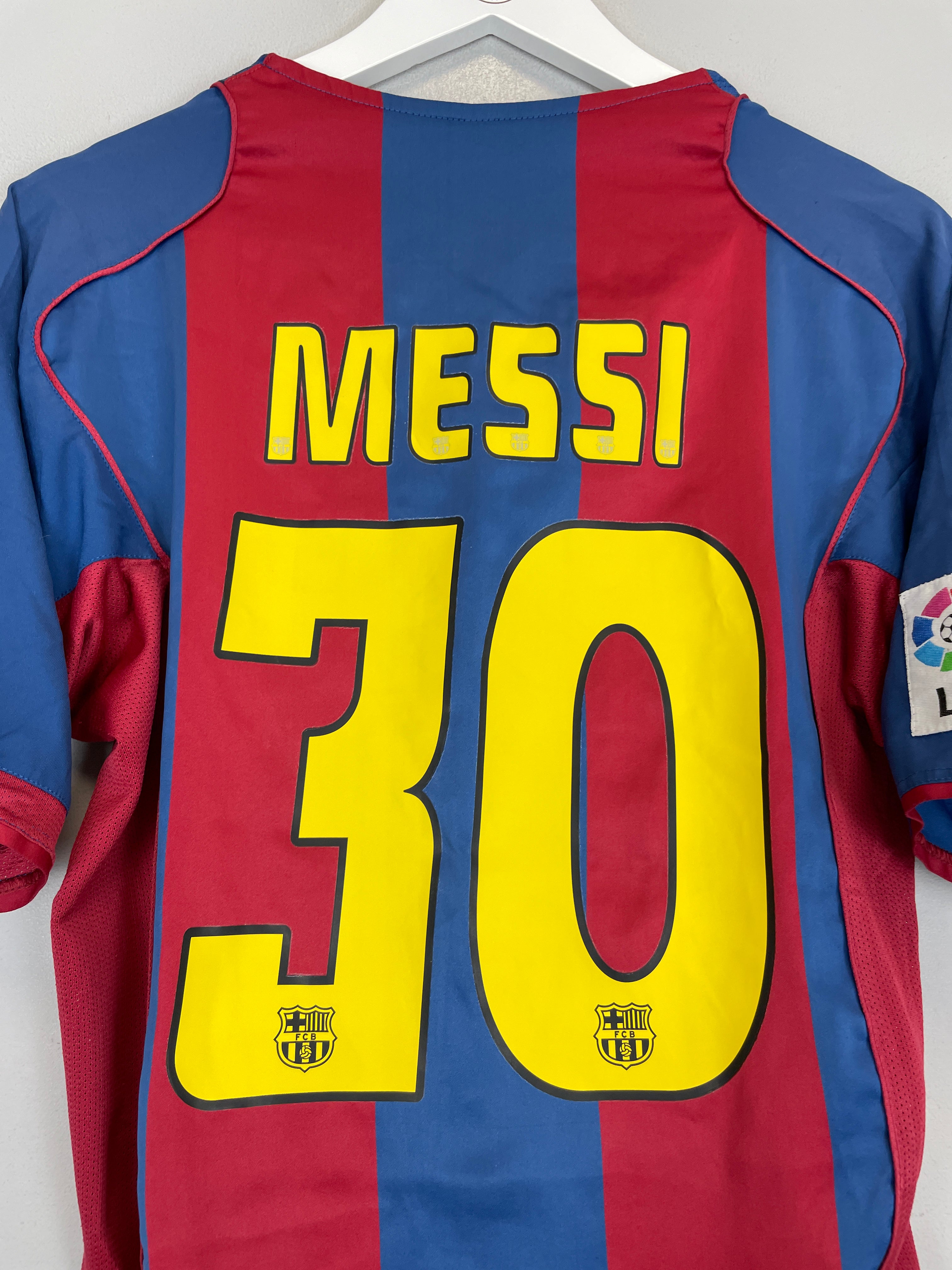 Shop 2004/05 BARCELONA MESSI #10 HOME SHIRT (S) NIKE, classic football shirts, vintage football shirts & retro soccer jerseys at Cult Kits