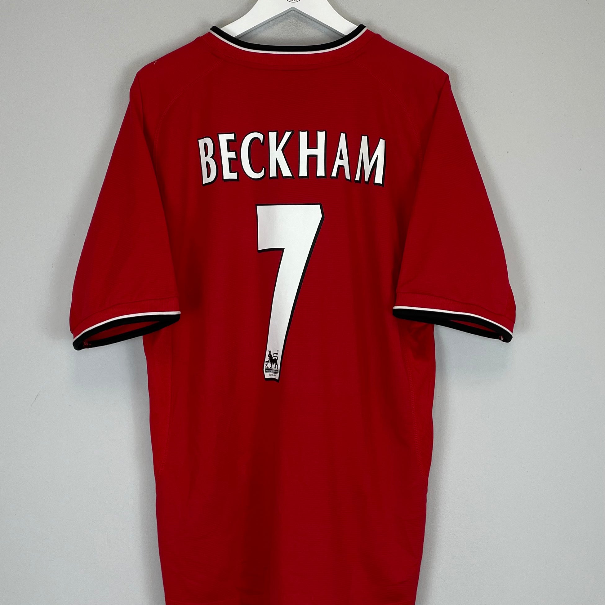 Shop 2000/02 MANCHESTER UNITED BECKHAM #7 HOME SHIRT (L) UMBRO, classic football shirts, vintage football shirts & retro soccer jerseys at Cult Kits