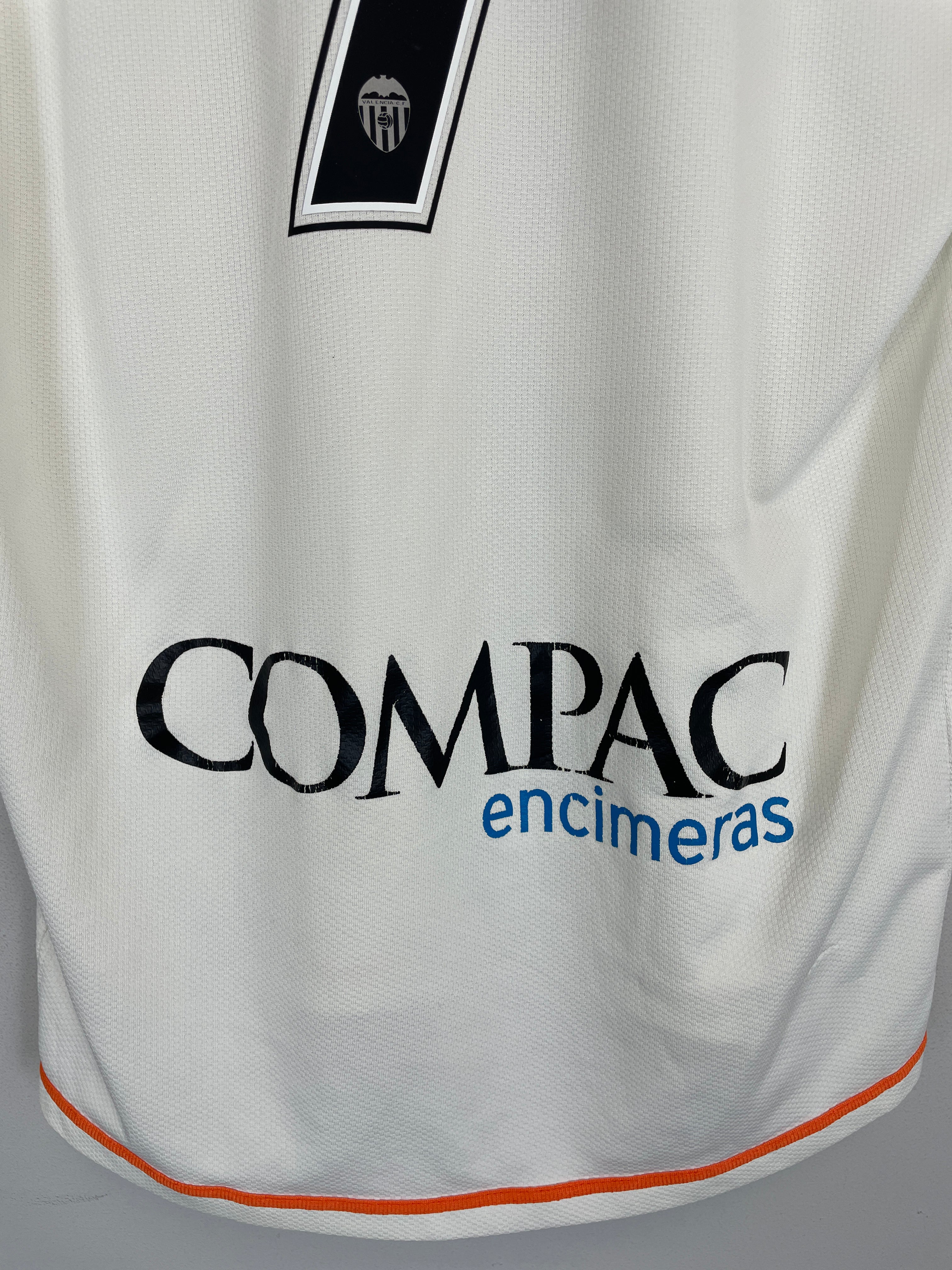 Shop 2007/08 VALENCIA DAVID VILLA #7 HOME SHIRT (L) NIKE, classic football shirts, vintage football shirts & retro soccer jerseys at Cult Kits